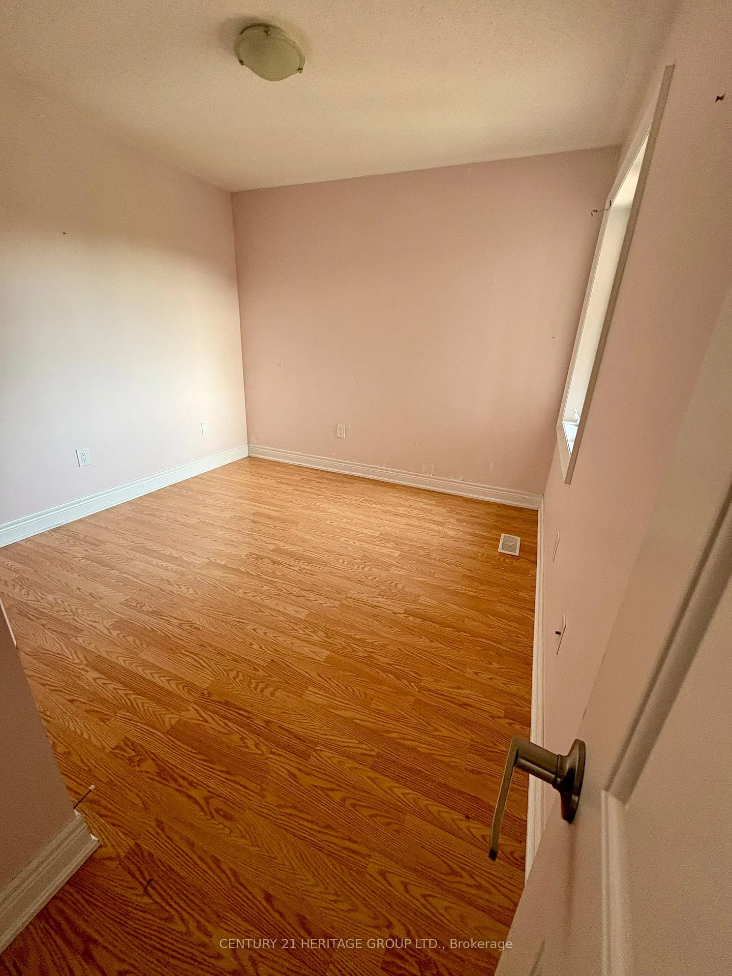 Photo 10 of 129 Robert Wilson Crescent, Georgina, Keswick South — HOMEH