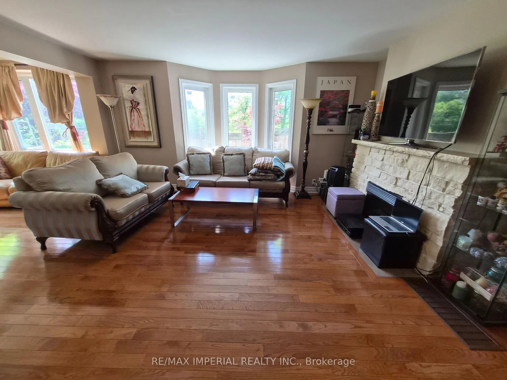 Photo 16 of 15028 Dufferin Street, King, Rural King — HOMEH