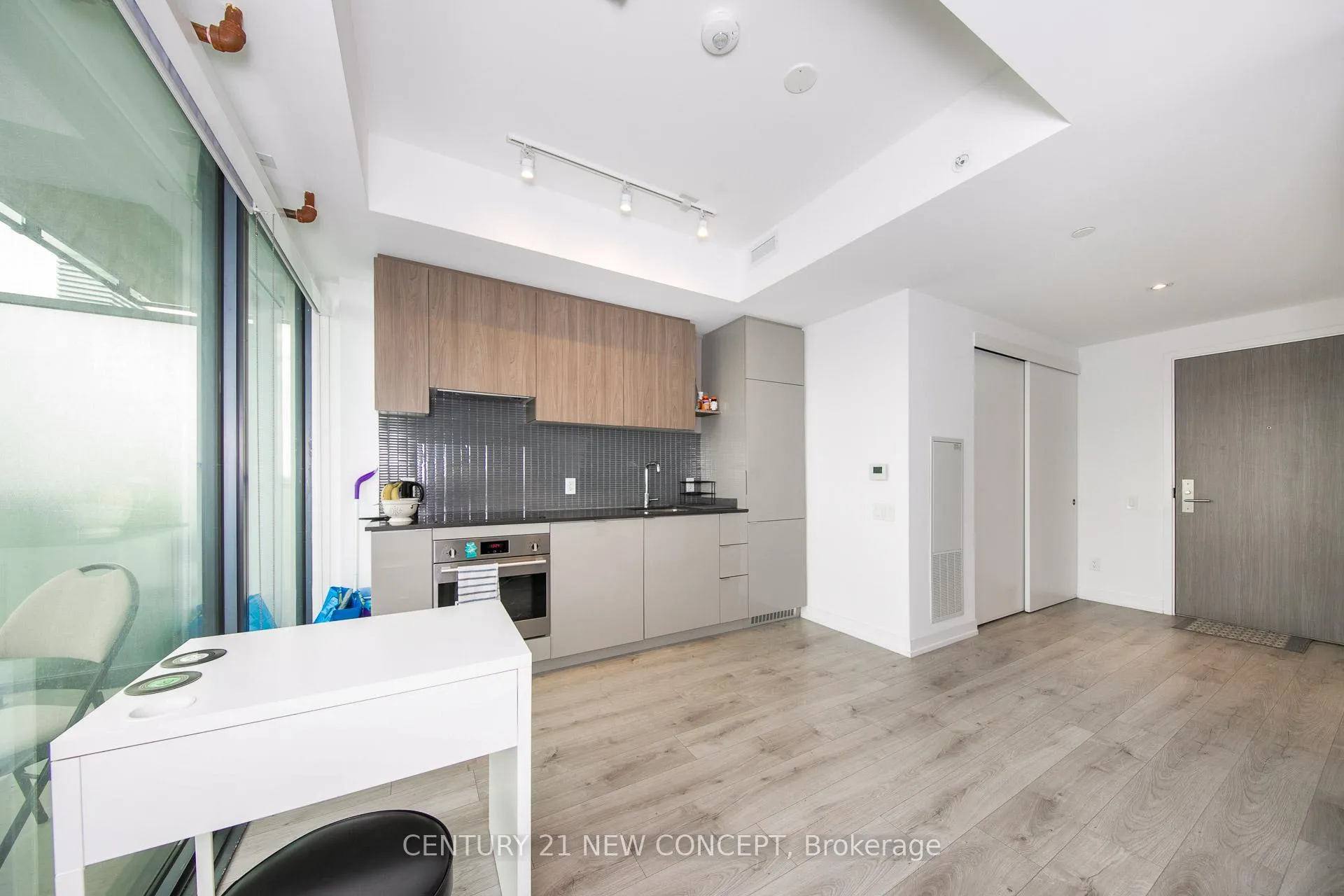 Photo 6 of Unit 2011, 161 Roehampton Avenue, Toronto, Mount Pleasant West — HOMEH