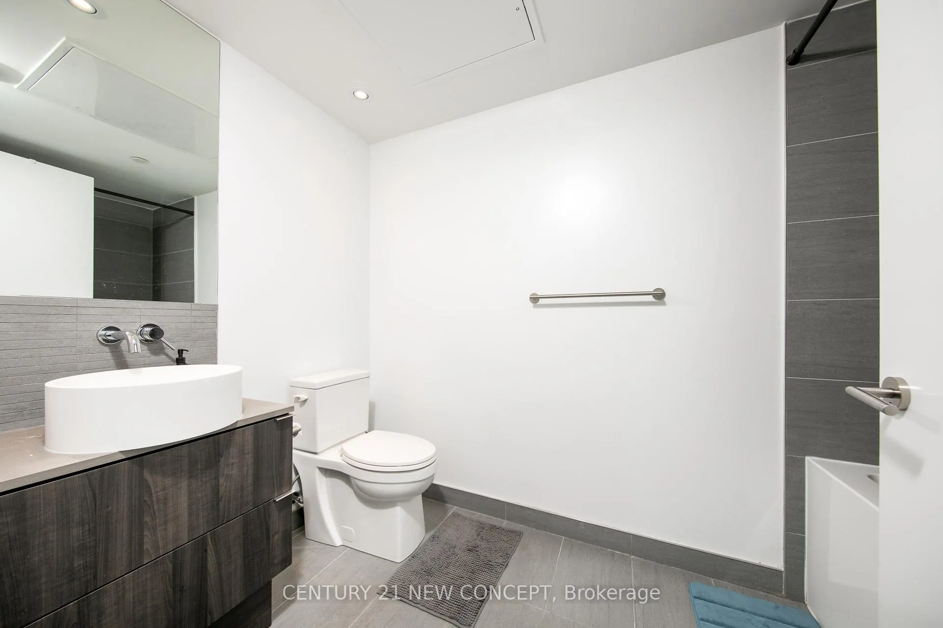 Photo 12 of Unit 2011, 161 Roehampton Avenue, Toronto, Mount Pleasant West — HOMEH