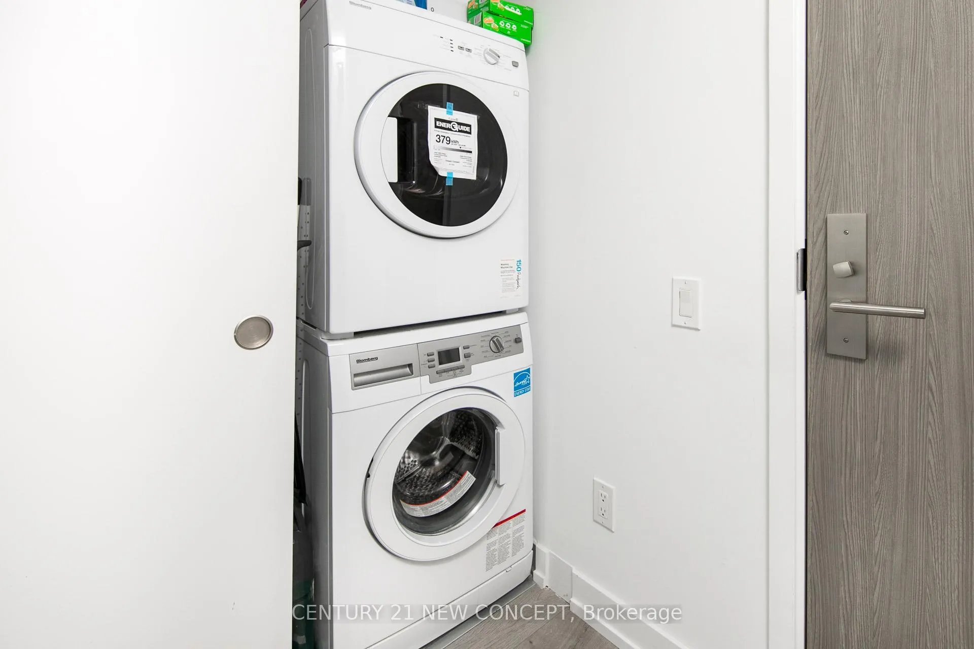 Photo 14 of Unit 2011, 161 Roehampton Avenue, Toronto, Mount Pleasant West — HOMEH