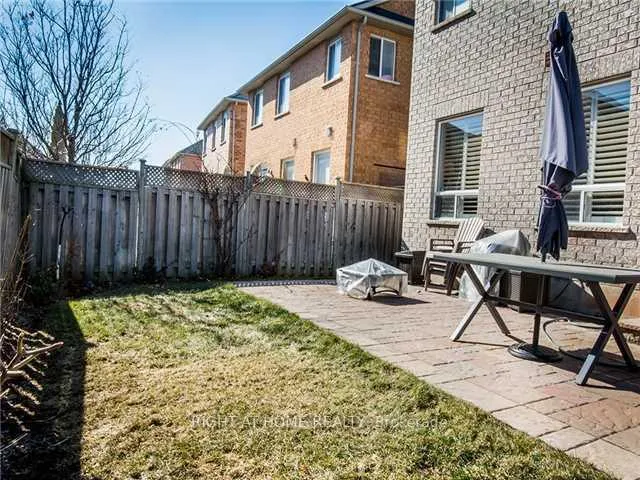 Photo 4 of 1469 Derby County Crescent, Oakville, West Oak Trails — HOMEH