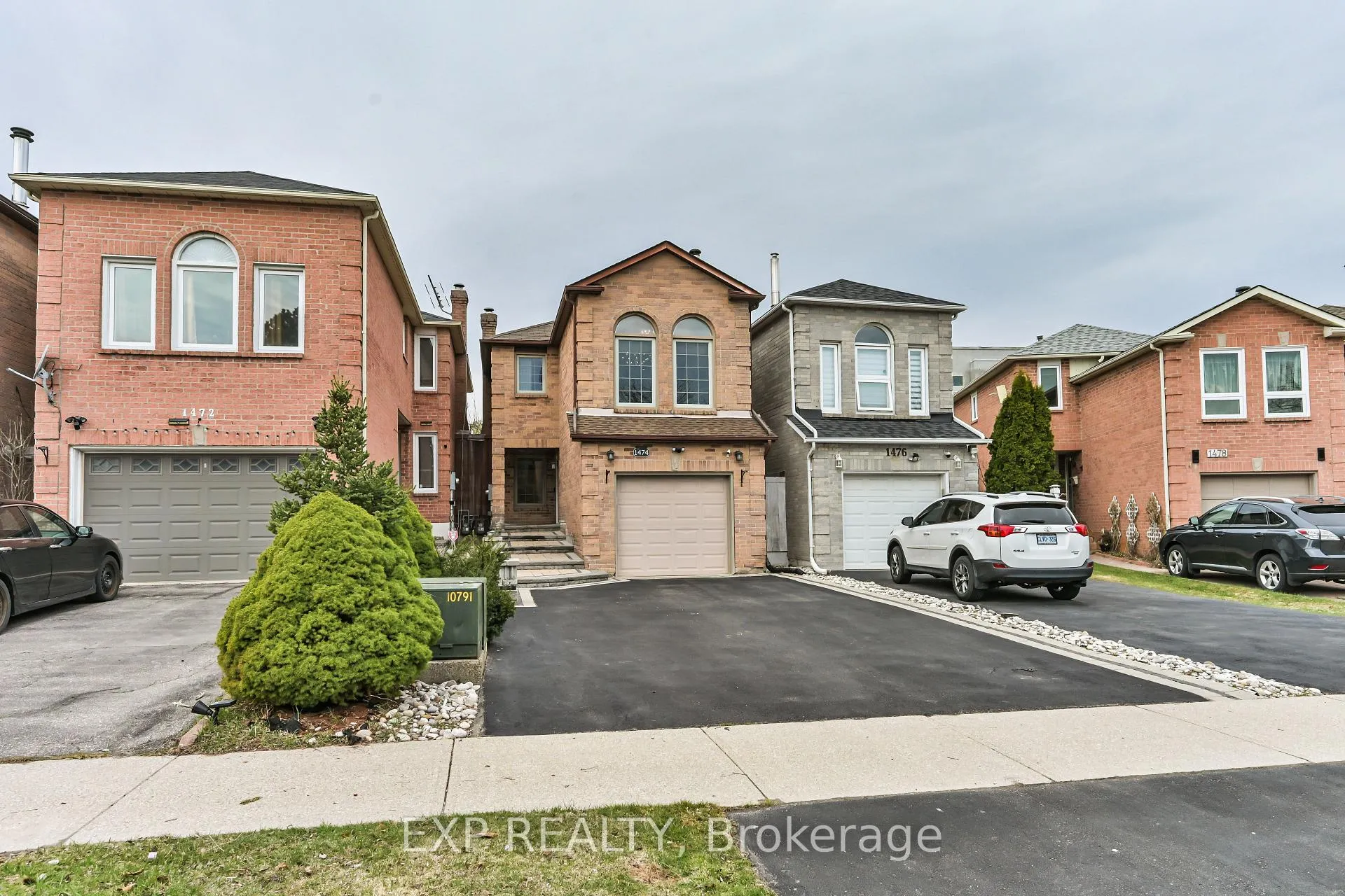 Photo 2 of 1474 Prince John Circle, Oakville, Clearview — HOMEH
