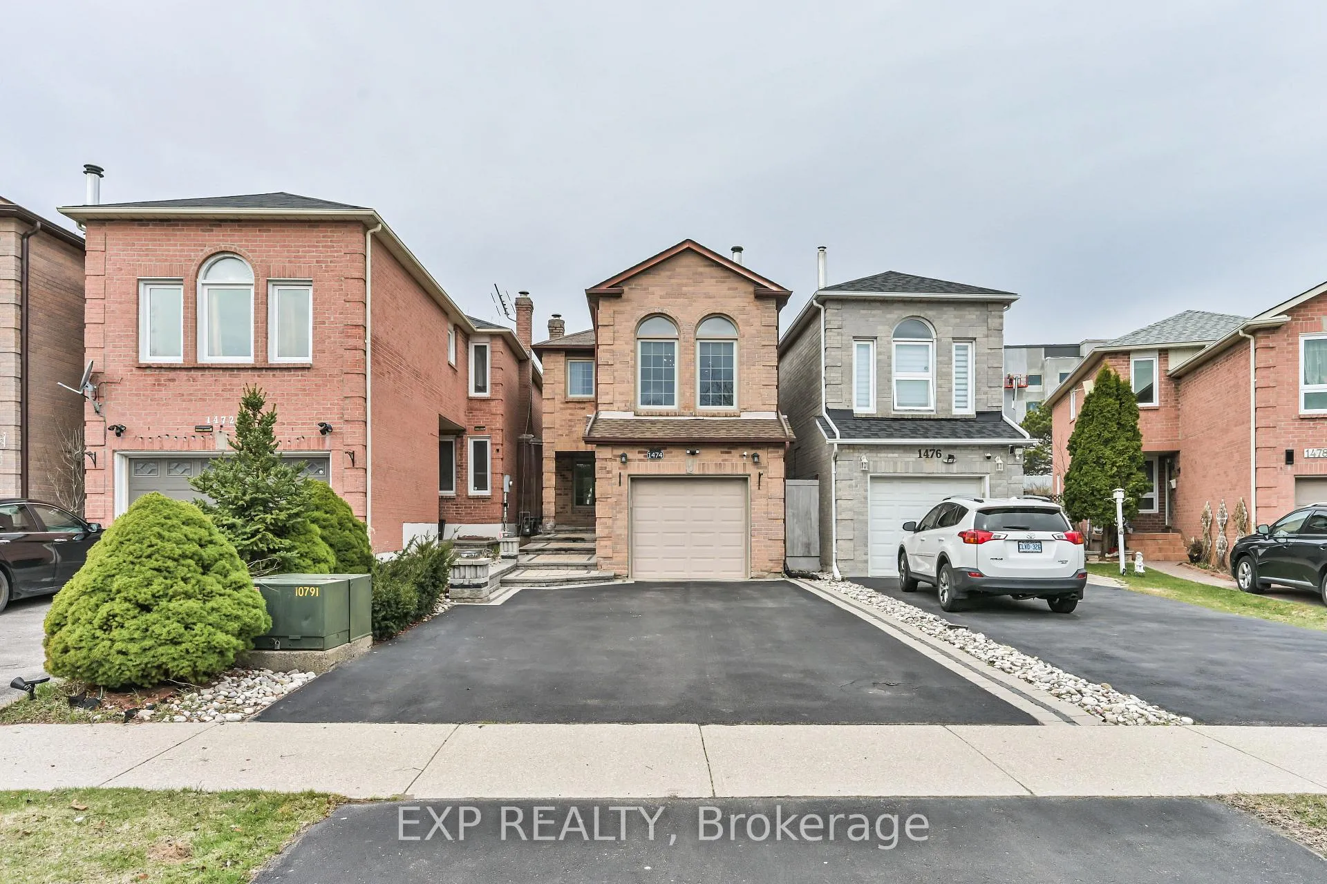 Photo 3 of 1474 Prince John Circle, Oakville, Clearview — HOMEH