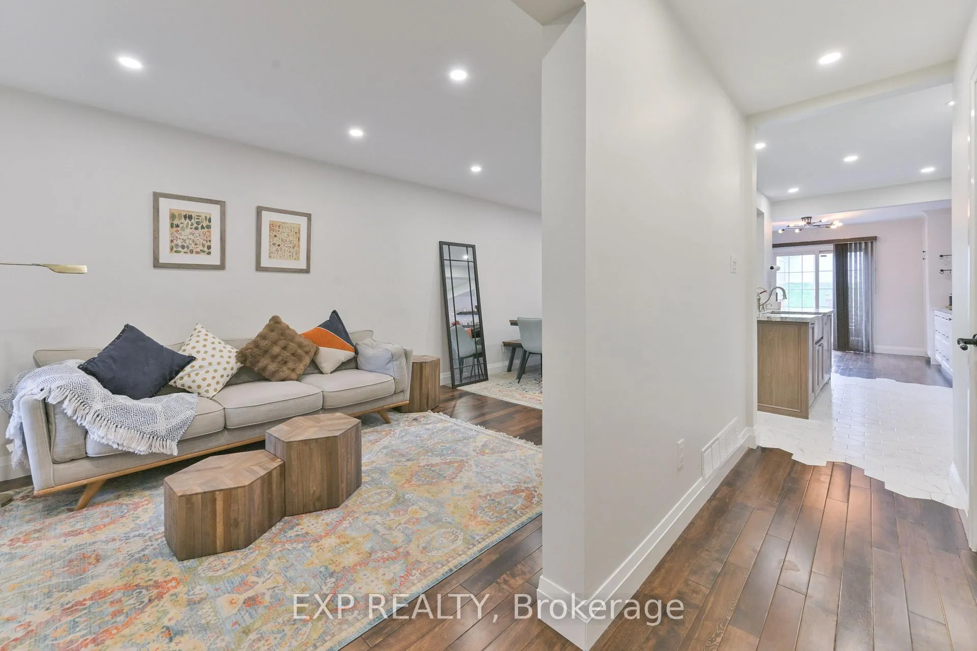 Photo 5 of 1474 Prince John Circle, Oakville, Clearview — HOMEH