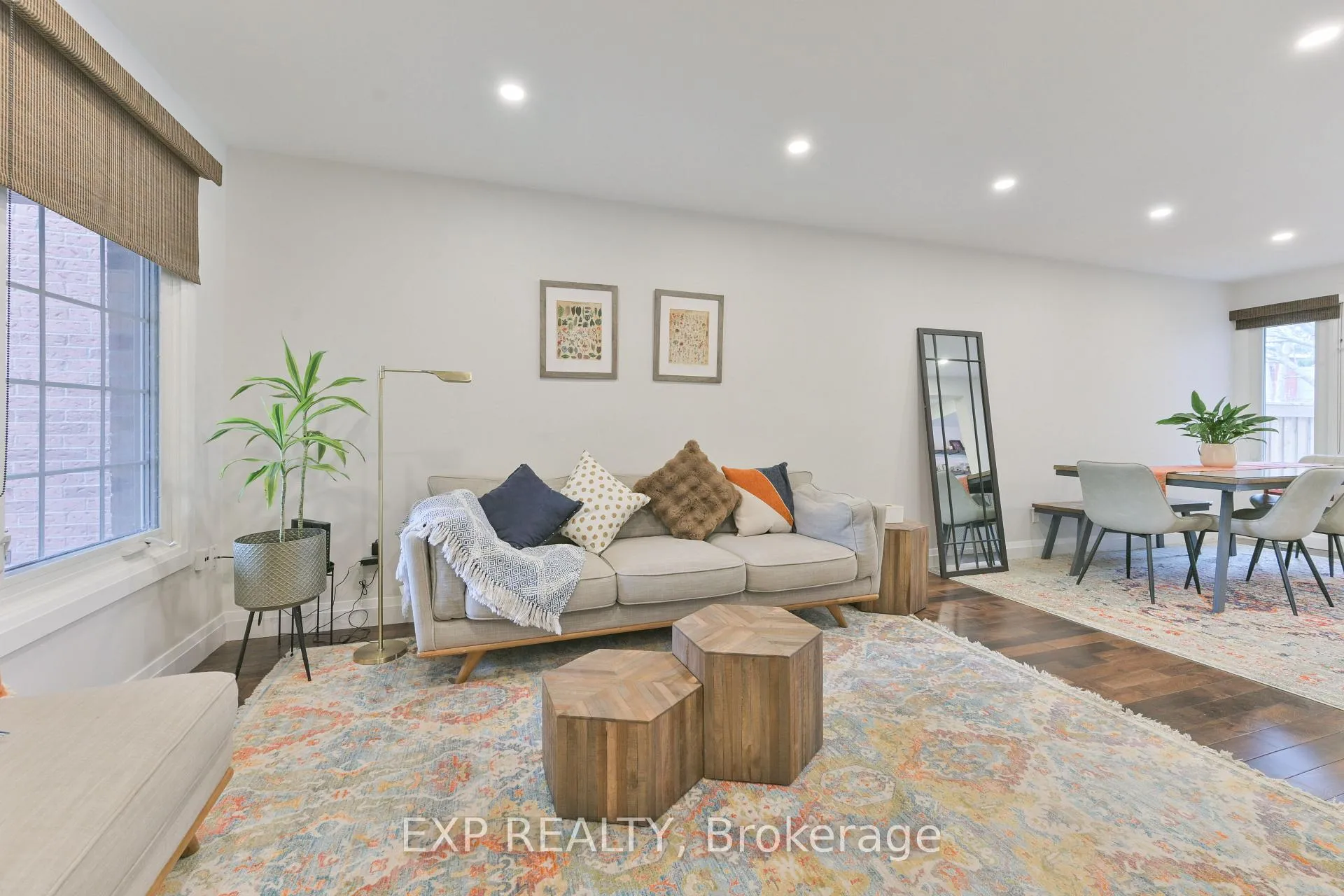 Photo 6 of 1474 Prince John Circle, Oakville, Clearview — HOMEH