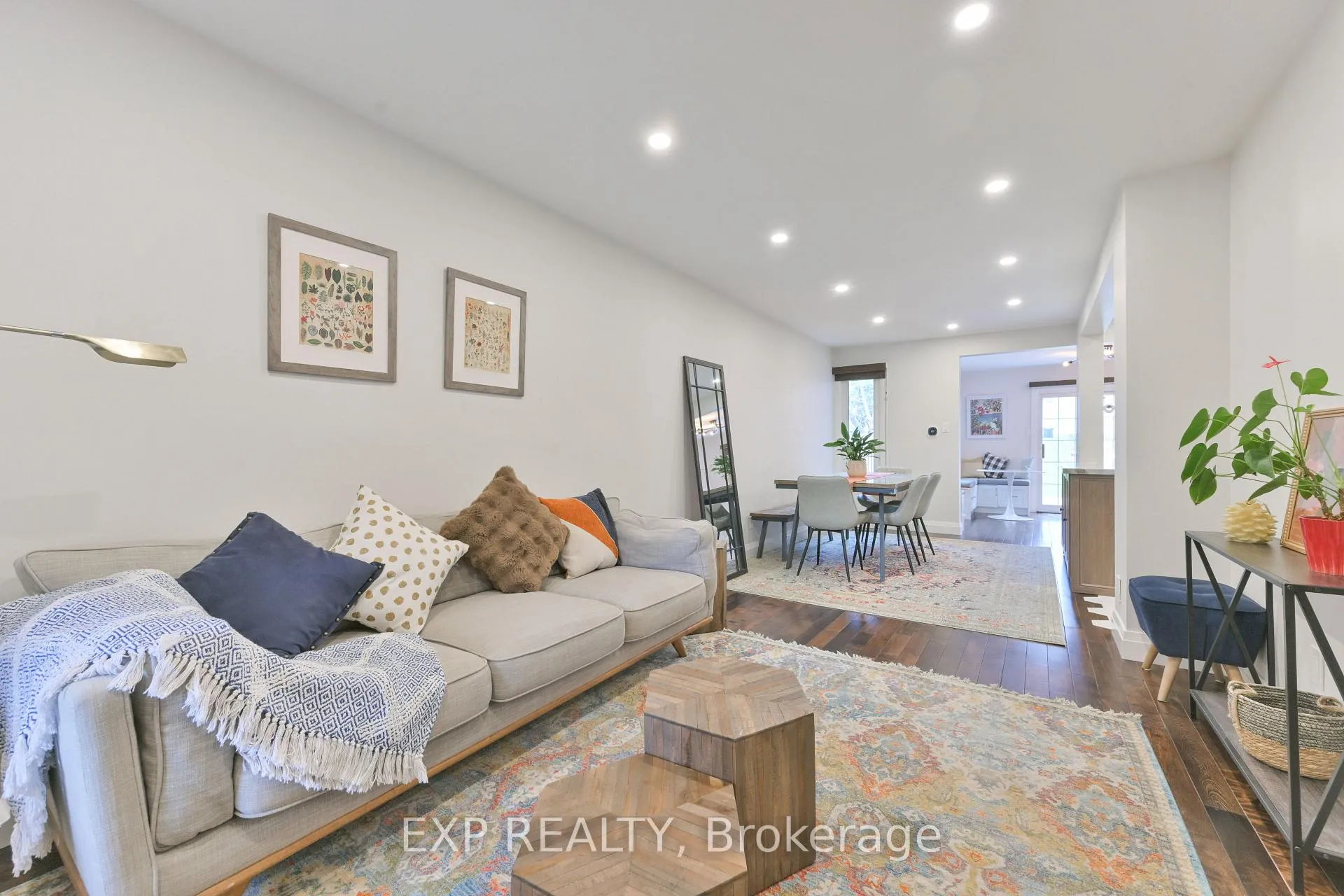 Photo 8 of 1474 Prince John Circle, Oakville, Clearview — HOMEH