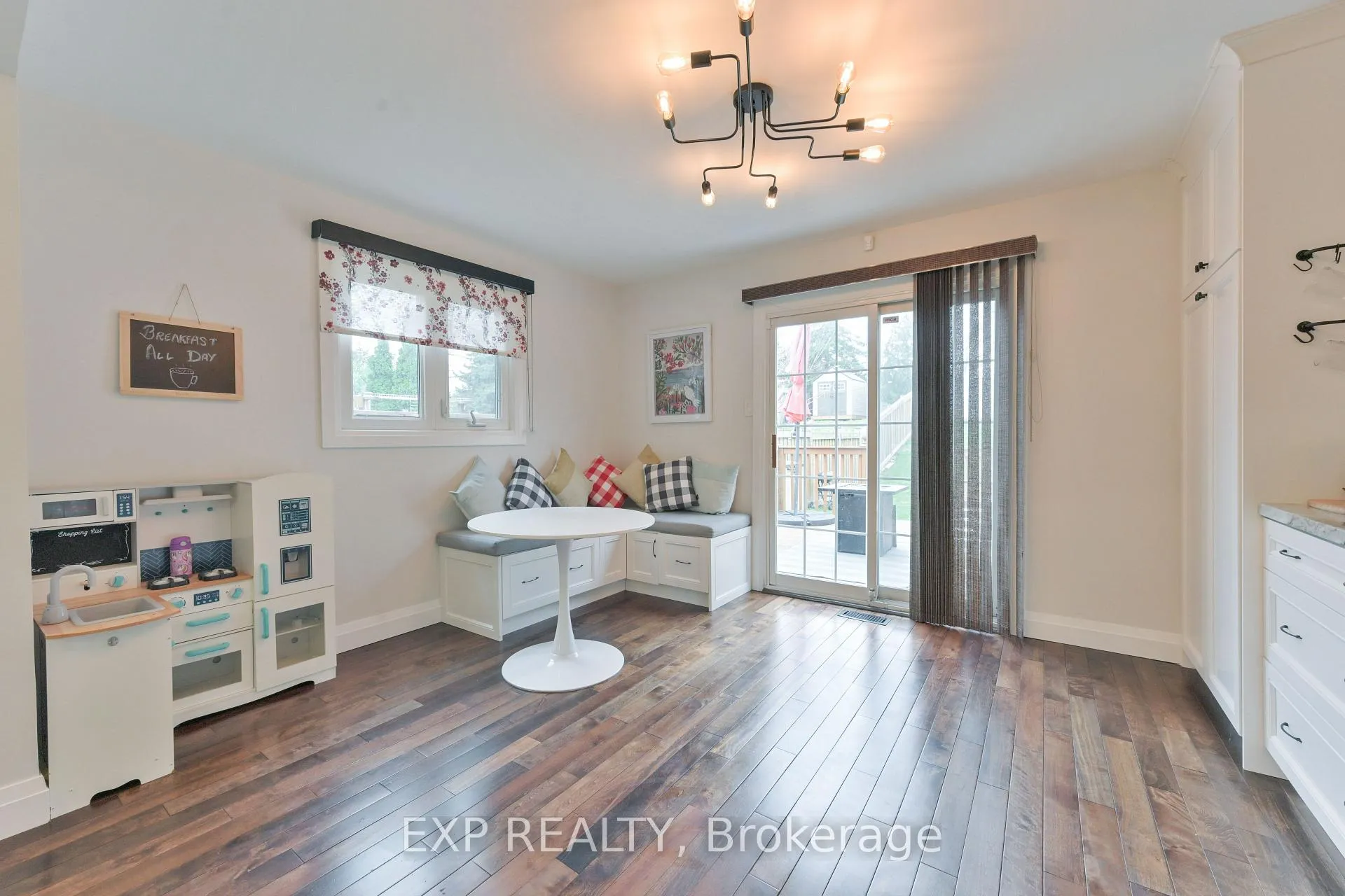 Photo 15 of 1474 Prince John Circle, Oakville, Clearview — HOMEH