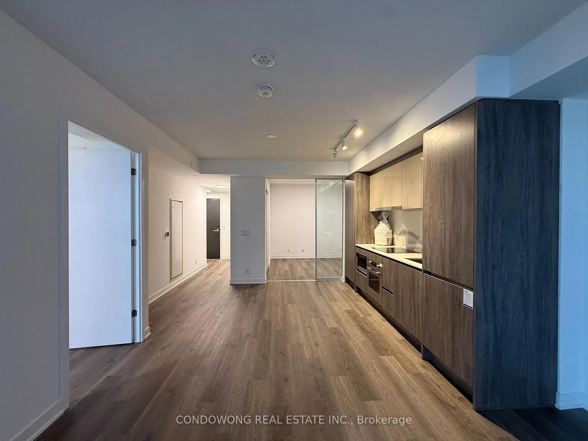 Photo 4 of Unit 607, 180 Front Street E, Toronto, Moss Park — HOMEH