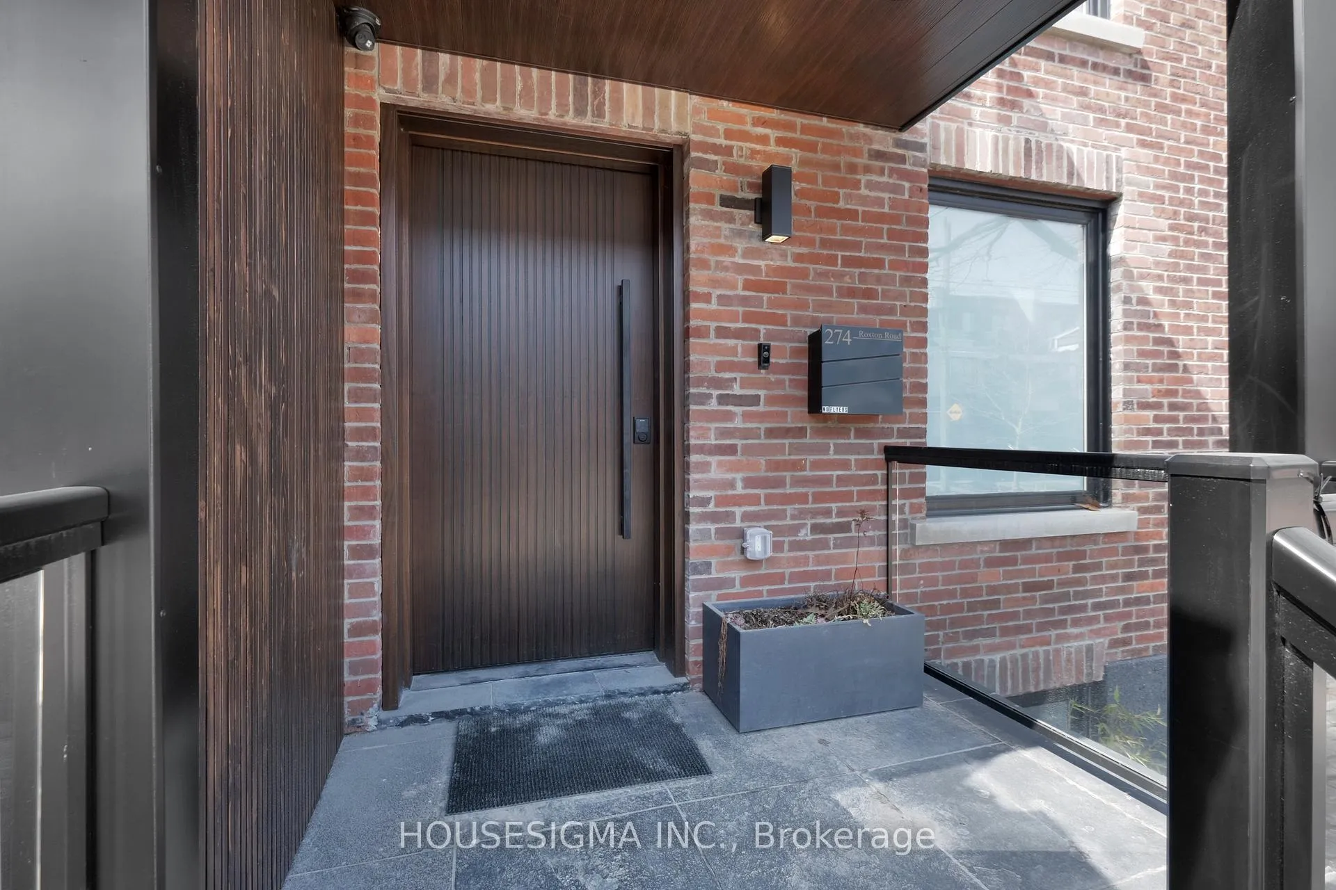 Front of Unit Main, 274 Roxton Road