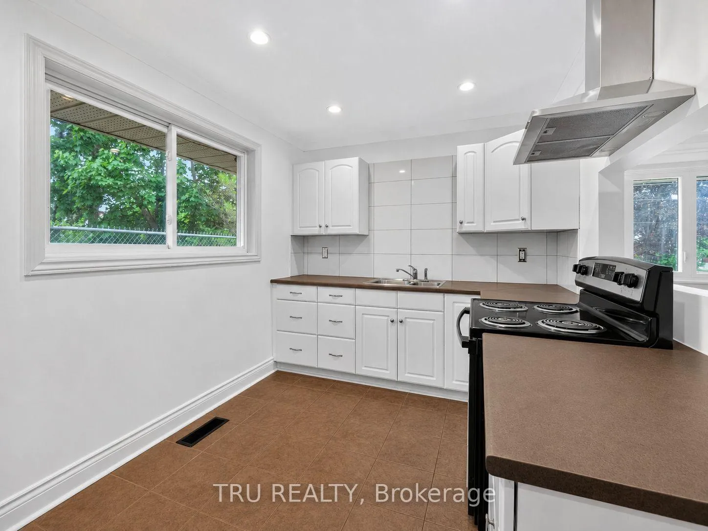 Photo 5 of Unit A, 1889 Russell Road, Ottawa, Elmvale Acres — HOMEH