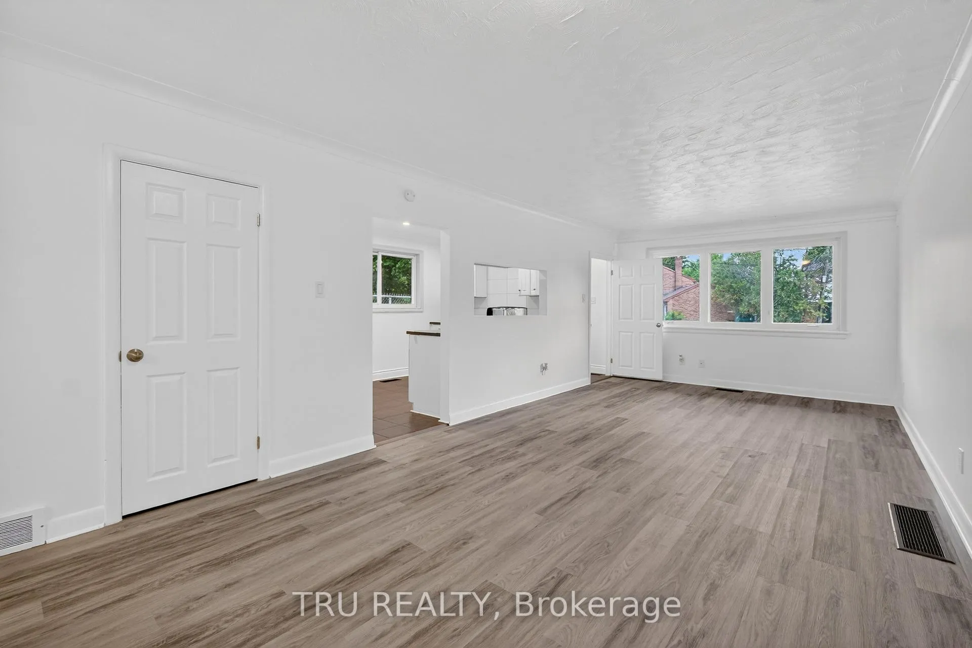 Photo 8 of Unit A, 1889 Russell Road, Ottawa, Elmvale Acres — HOMEH