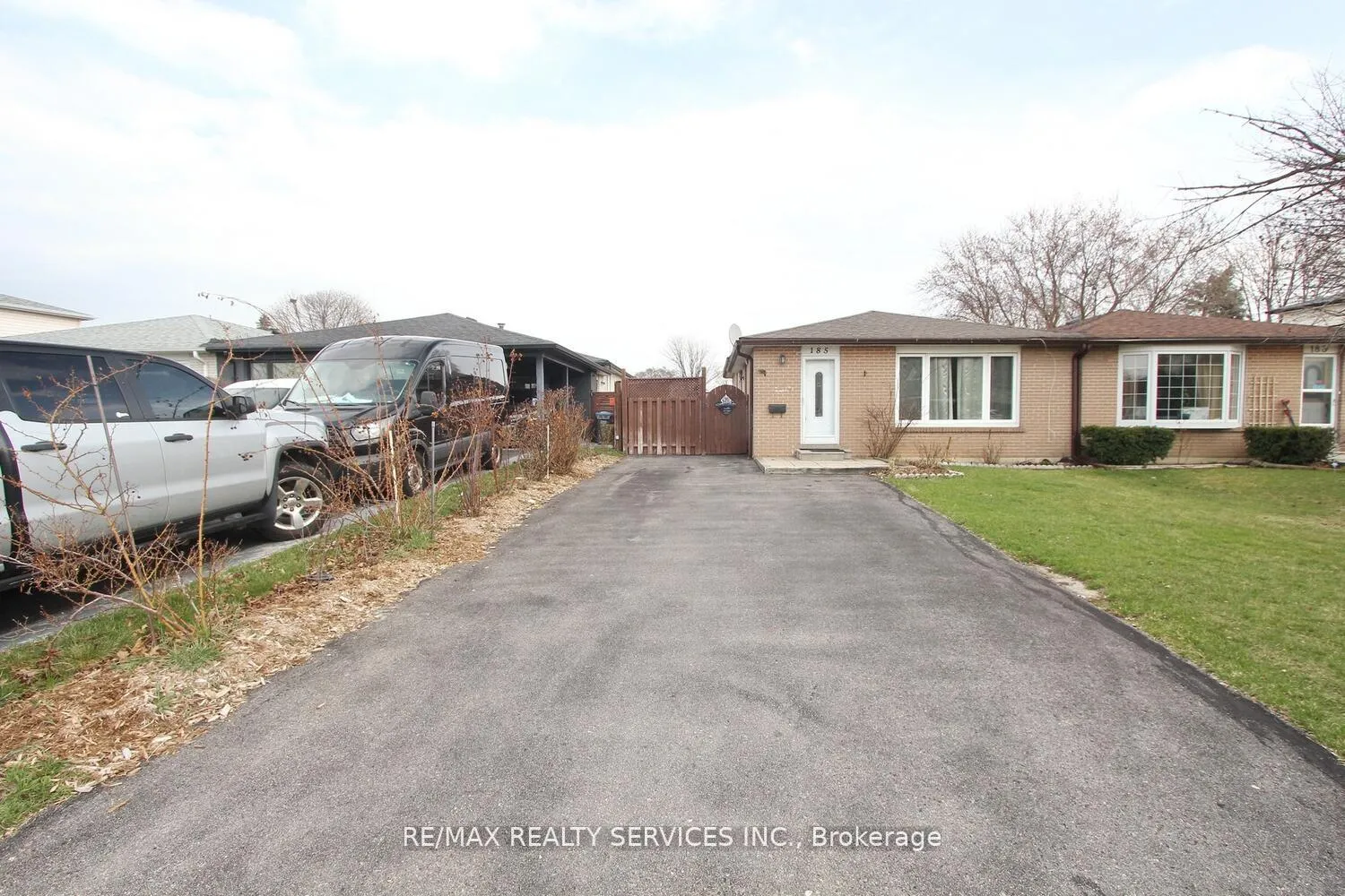 Photo 3 of 185 Earnscliffe Circle, Brampton, Southgate — HOMEH