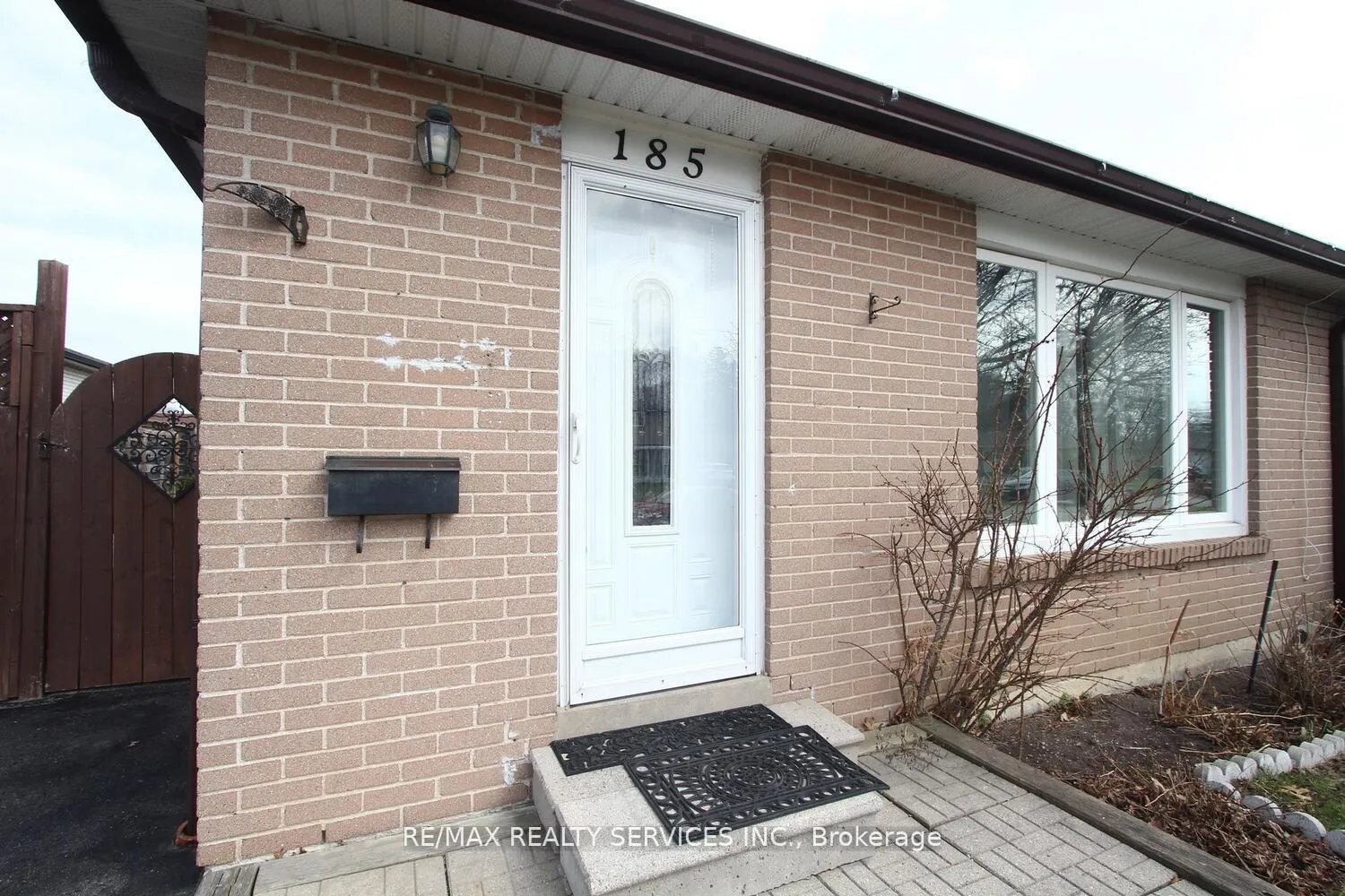 Photo 4 of 185 Earnscliffe Circle, Brampton, Southgate — HOMEH