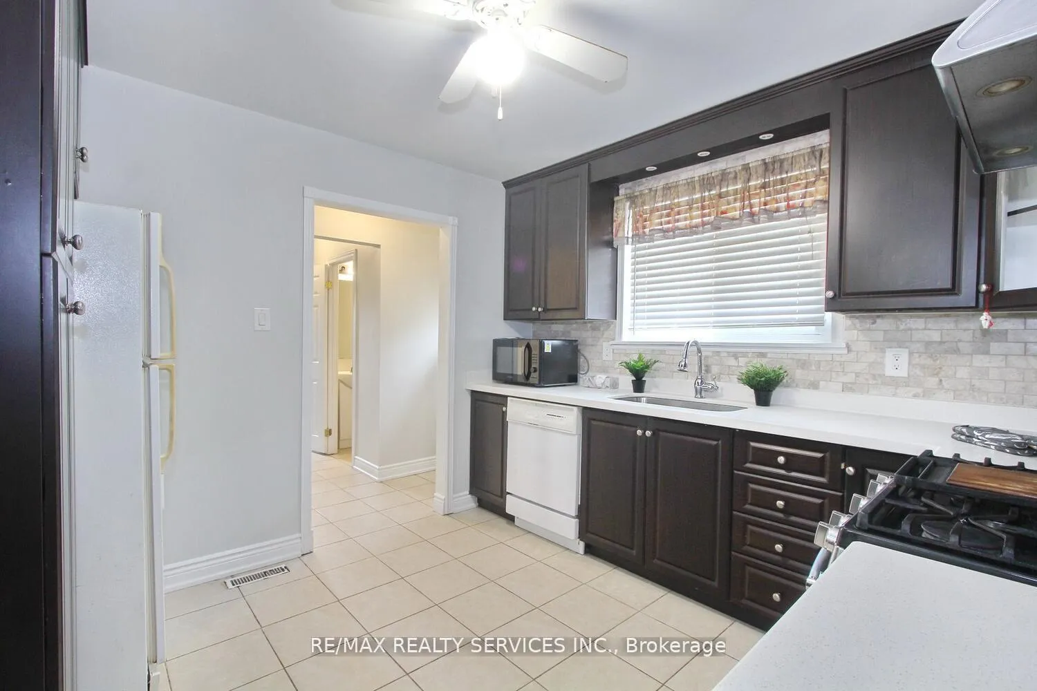 Photo 8 of 185 Earnscliffe Circle, Brampton, Southgate — HOMEH