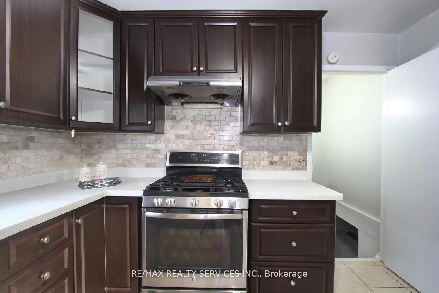 Photo 10 of 185 Earnscliffe Circle, Brampton, Southgate — HOMEH