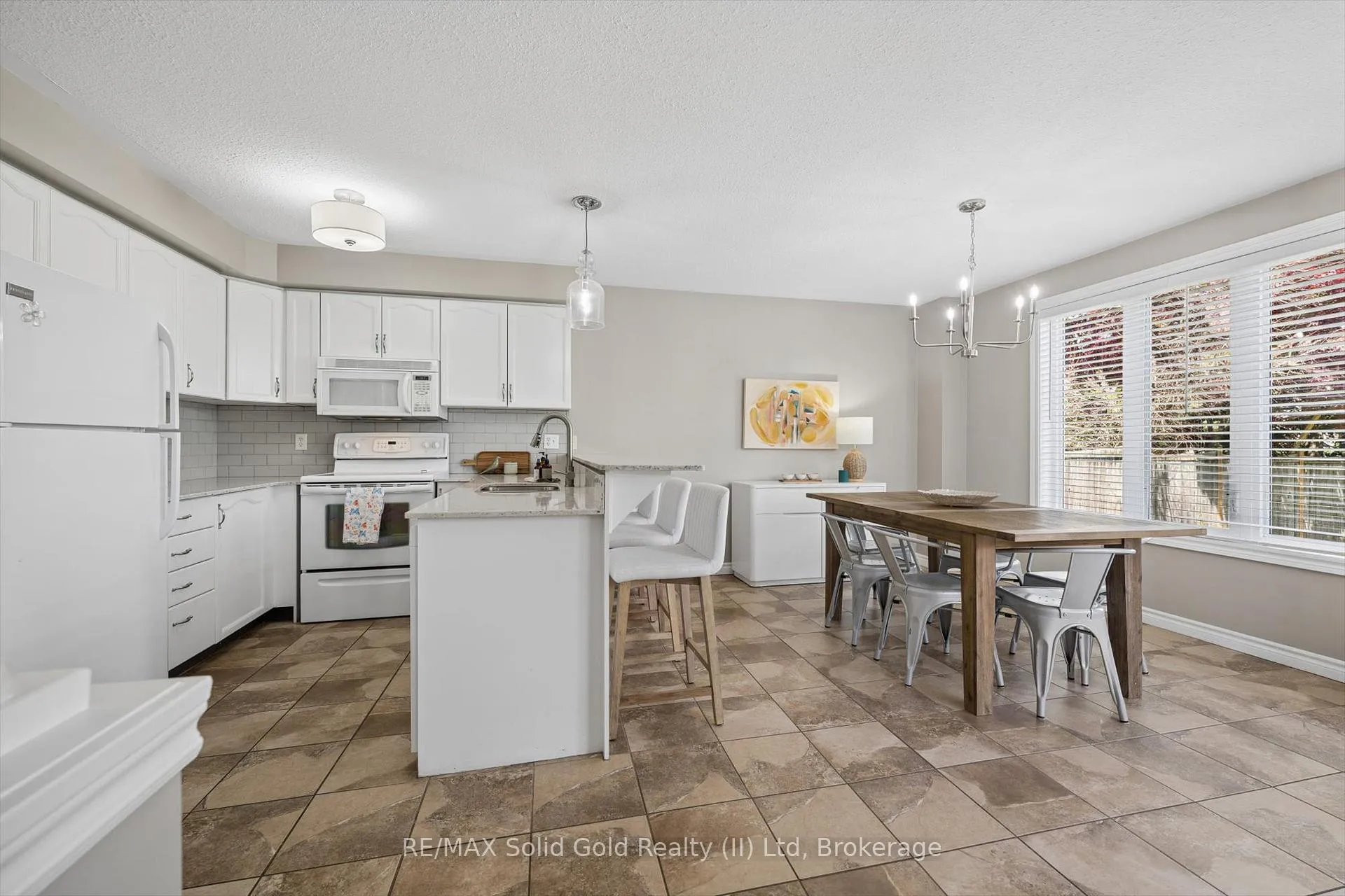 Photo 17 of 644 Yarmouth Drive, Waterloo — HOMEH