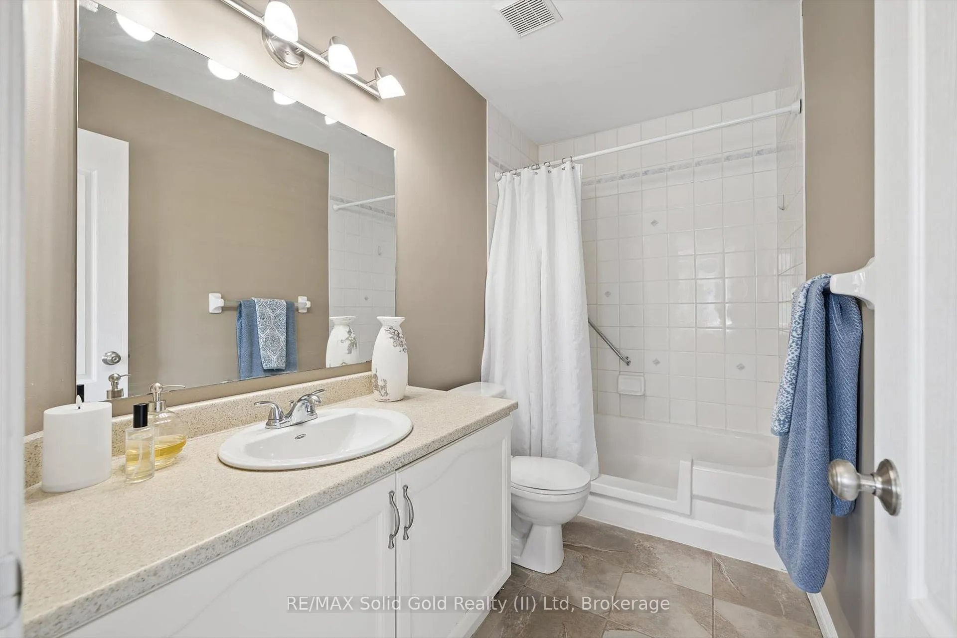 Photo 24 of 644 Yarmouth Drive, Waterloo — HOMEH