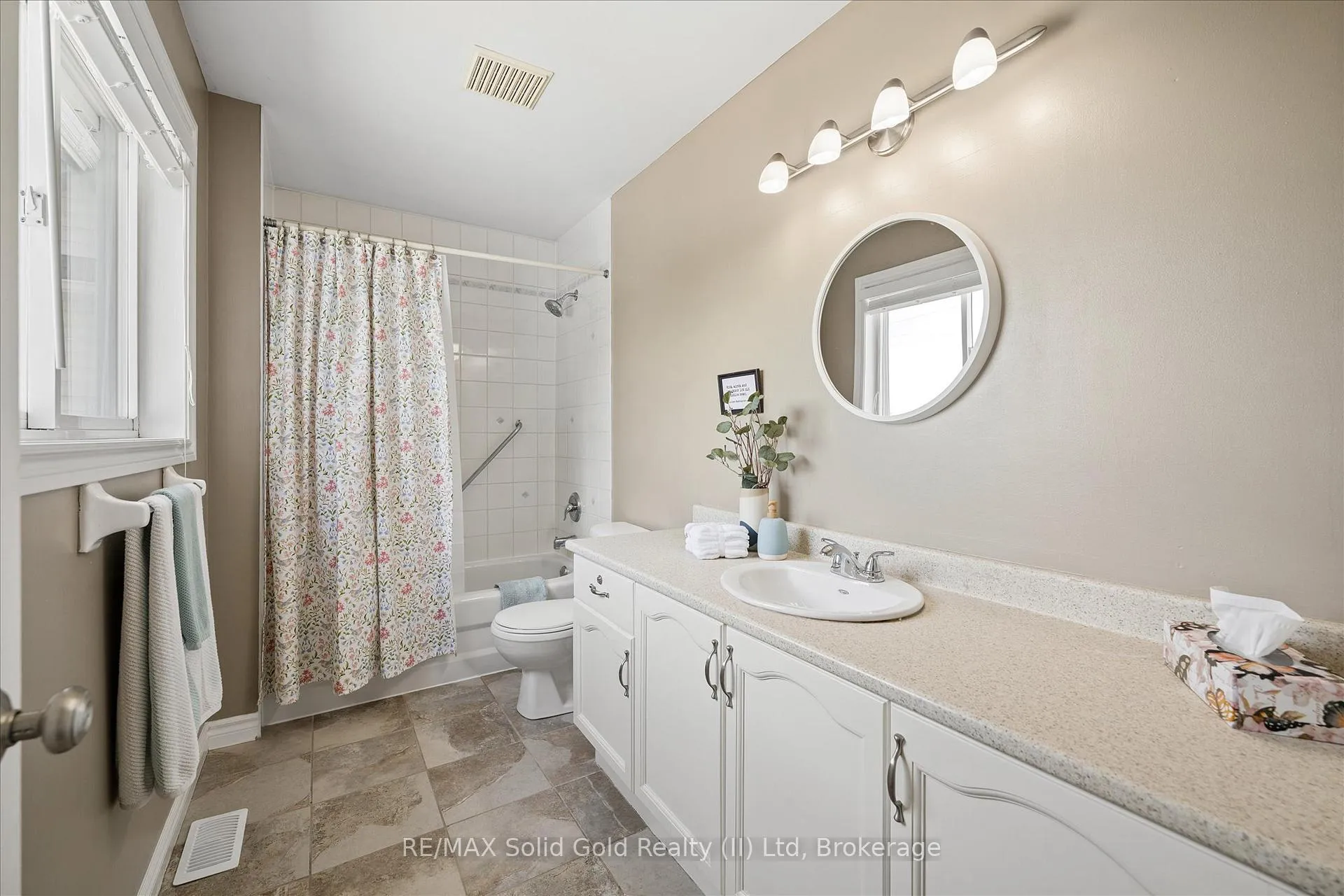 Photo 29 of 644 Yarmouth Drive, Waterloo — HOMEH