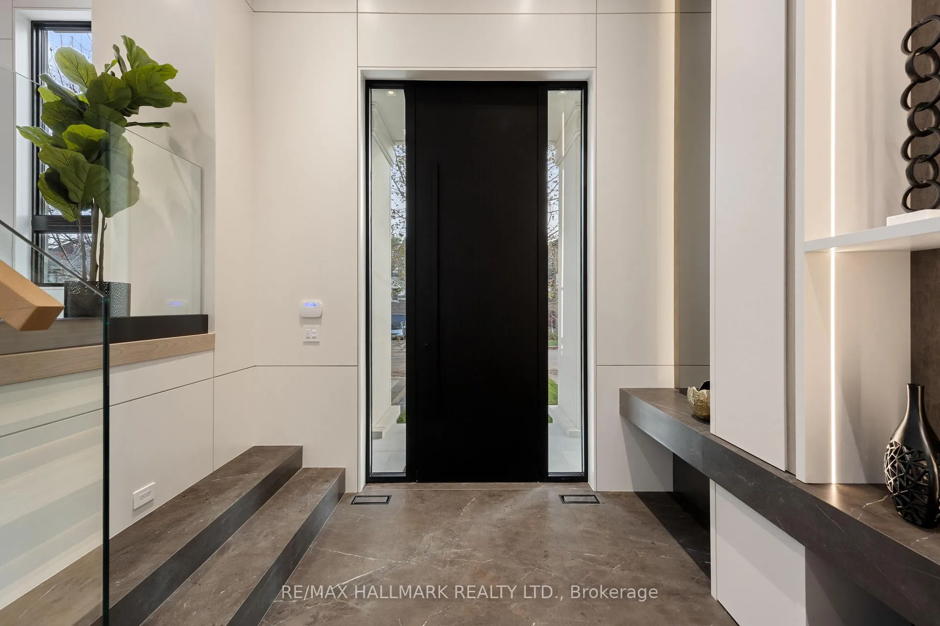 Photo 4 of 652 Bedford Park Avenue, Toronto, Bedford Park-Nortown — HOMEH