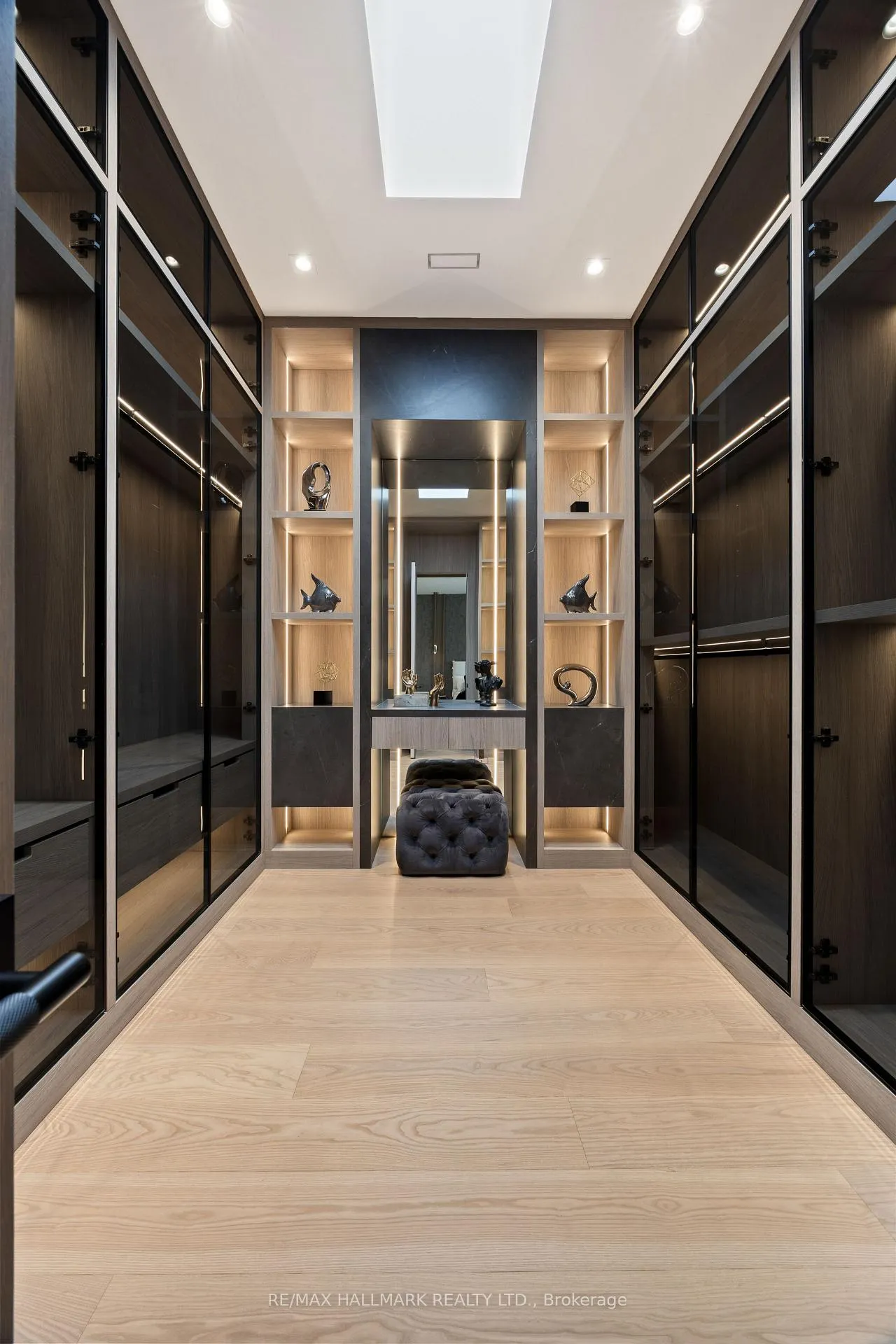 Photo 5 of 652 Bedford Park Avenue, Toronto, Bedford Park-Nortown — HOMEH