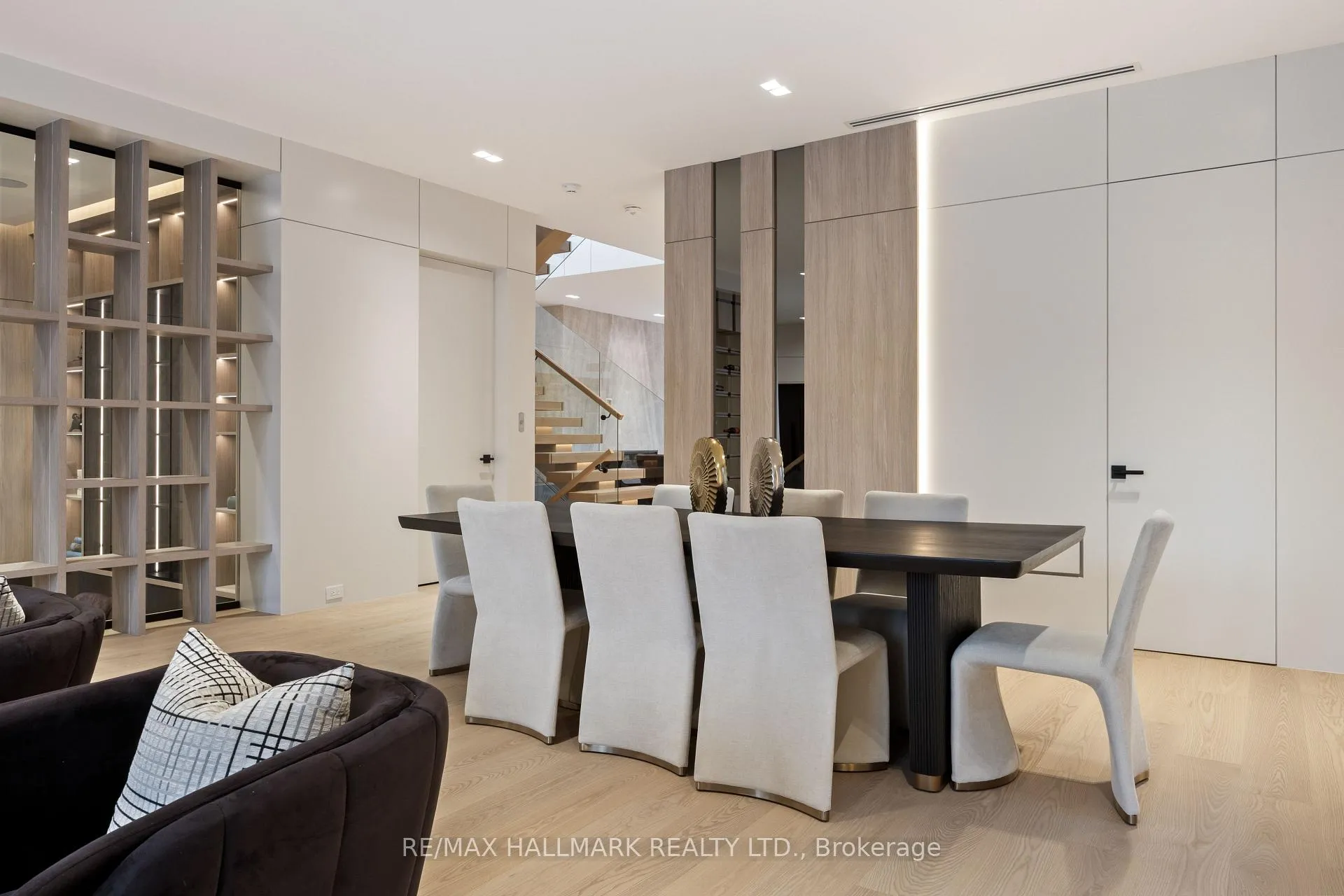 Photo 11 of 652 Bedford Park Avenue, Toronto, Bedford Park-Nortown — HOMEH