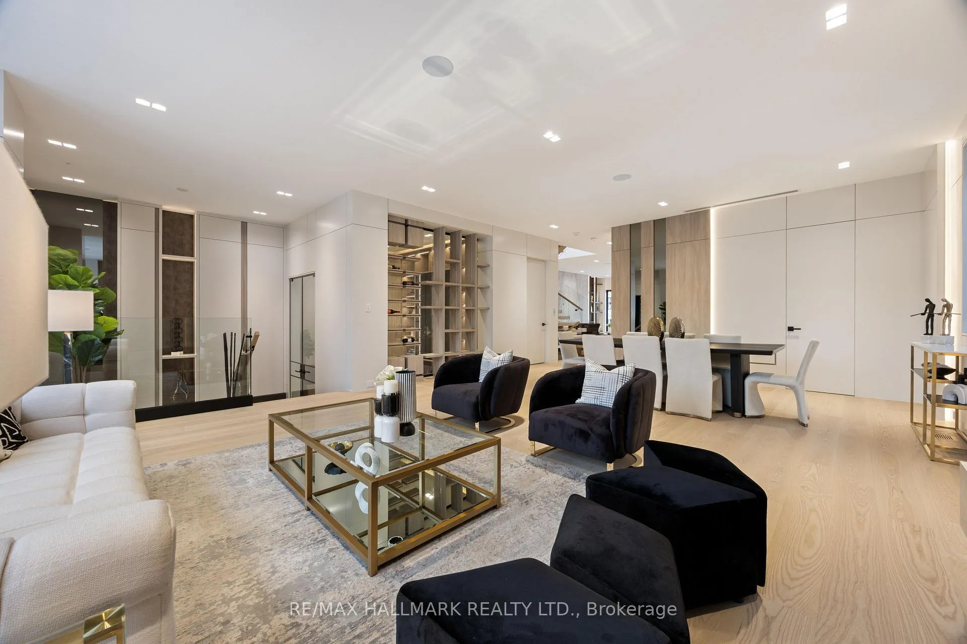 Photo 12 of 652 Bedford Park Avenue, Toronto, Bedford Park-Nortown — HOMEH