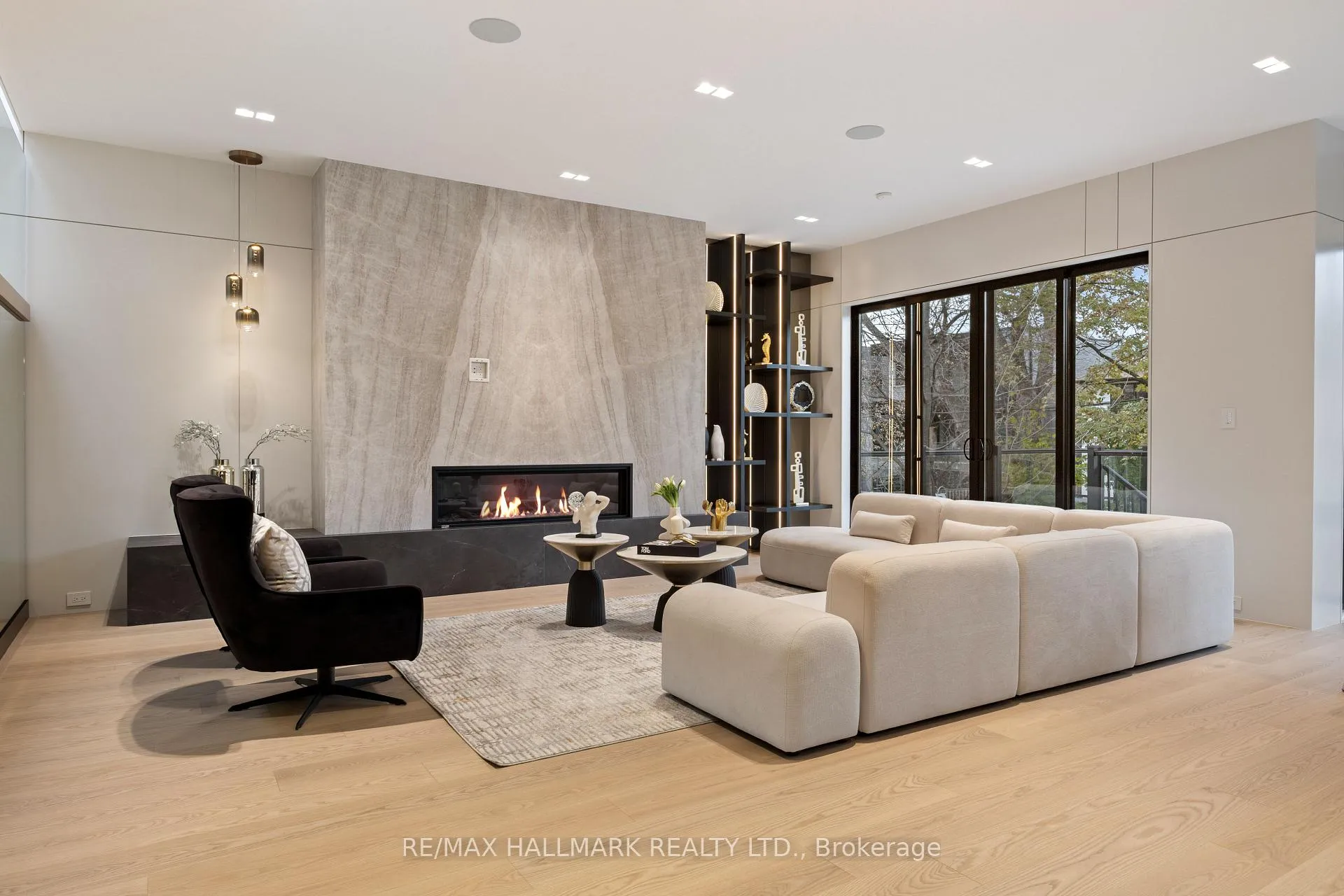 Photo 13 of 652 Bedford Park Avenue, Toronto, Bedford Park-Nortown — HOMEH