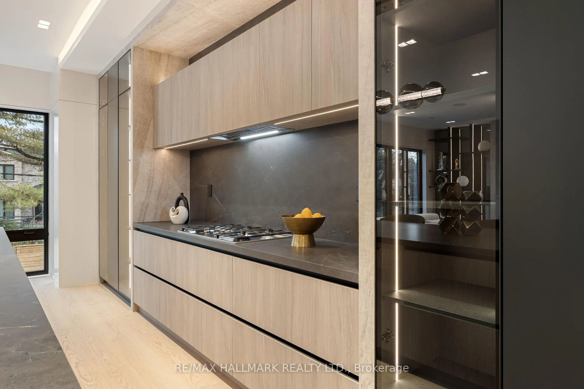 Photo 14 of 652 Bedford Park Avenue, Toronto, Bedford Park-Nortown — HOMEH