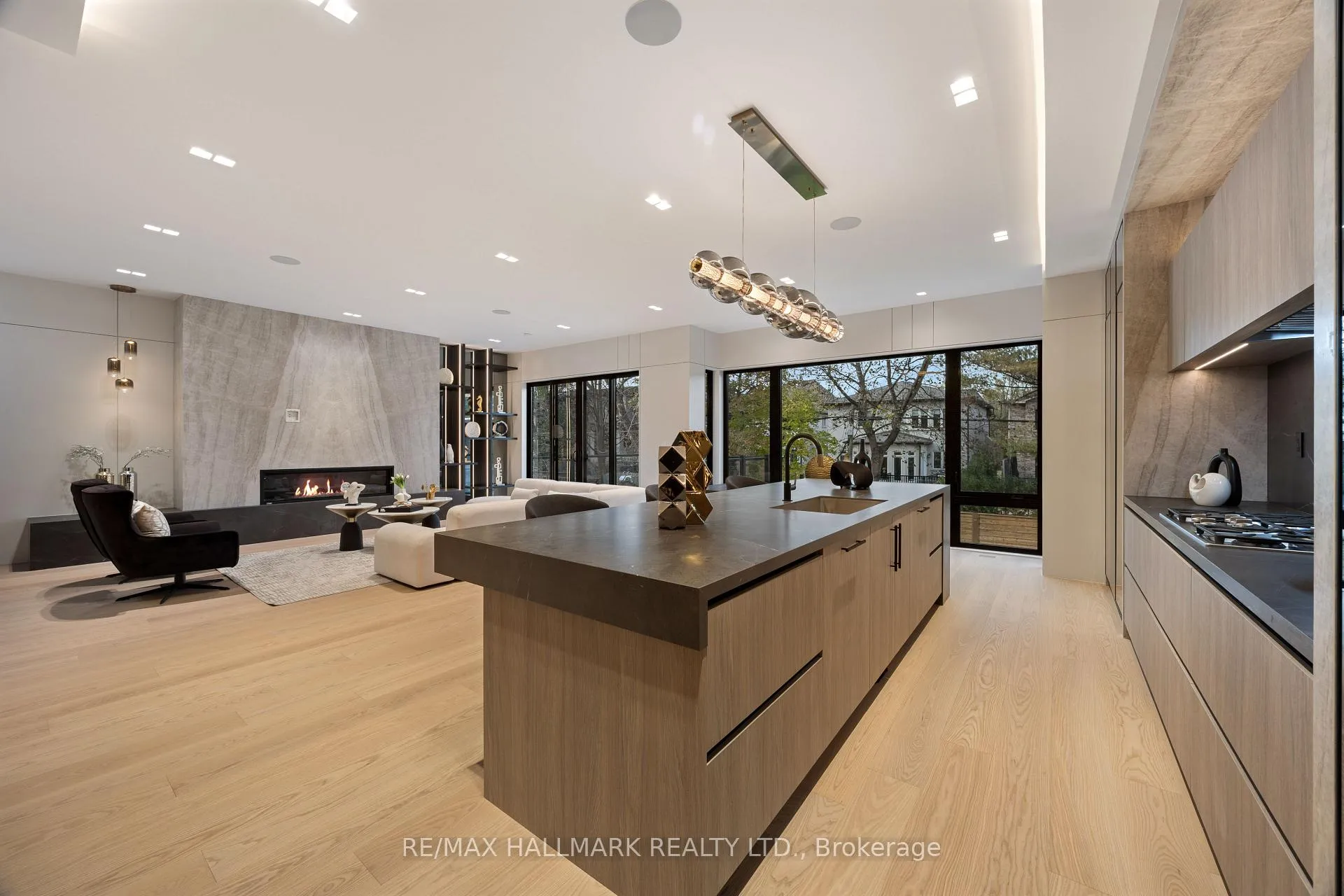 Photo 15 of 652 Bedford Park Avenue, Toronto, Bedford Park-Nortown — HOMEH
