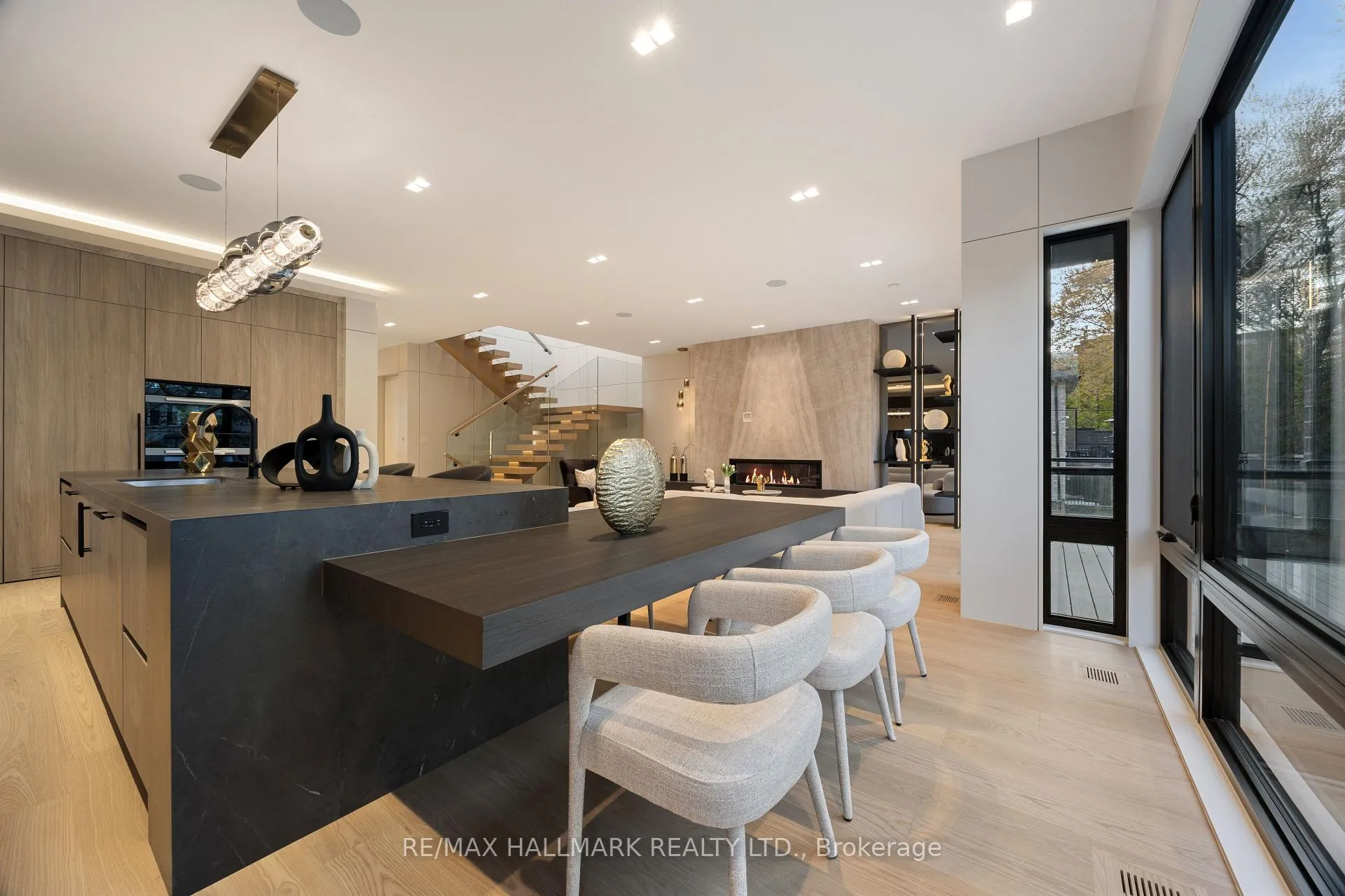 Photo 19 of 652 Bedford Park Avenue, Toronto, Bedford Park-Nortown — HOMEH