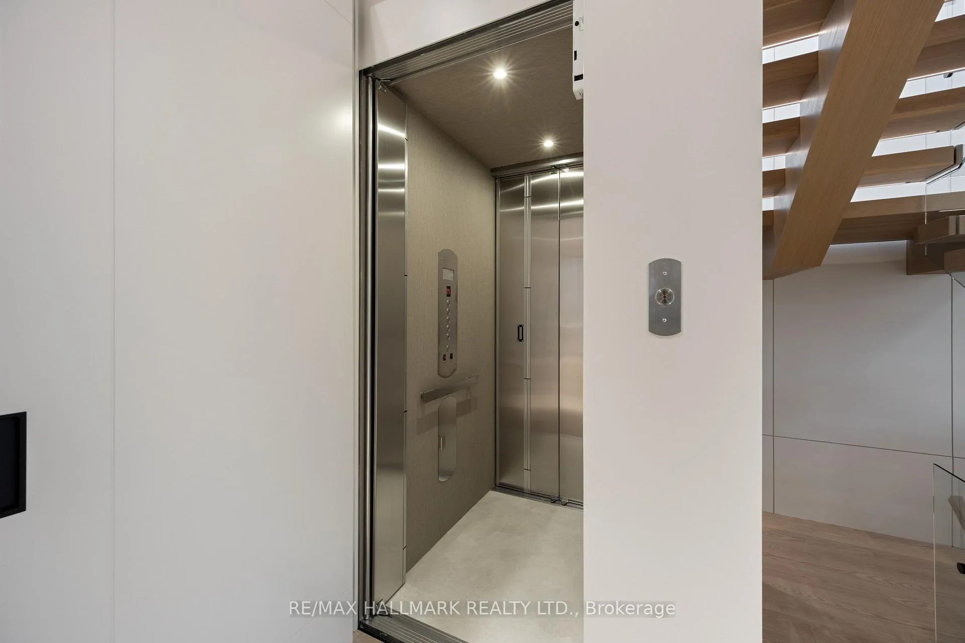 Photo 21 of 652 Bedford Park Avenue, Toronto, Bedford Park-Nortown — HOMEH