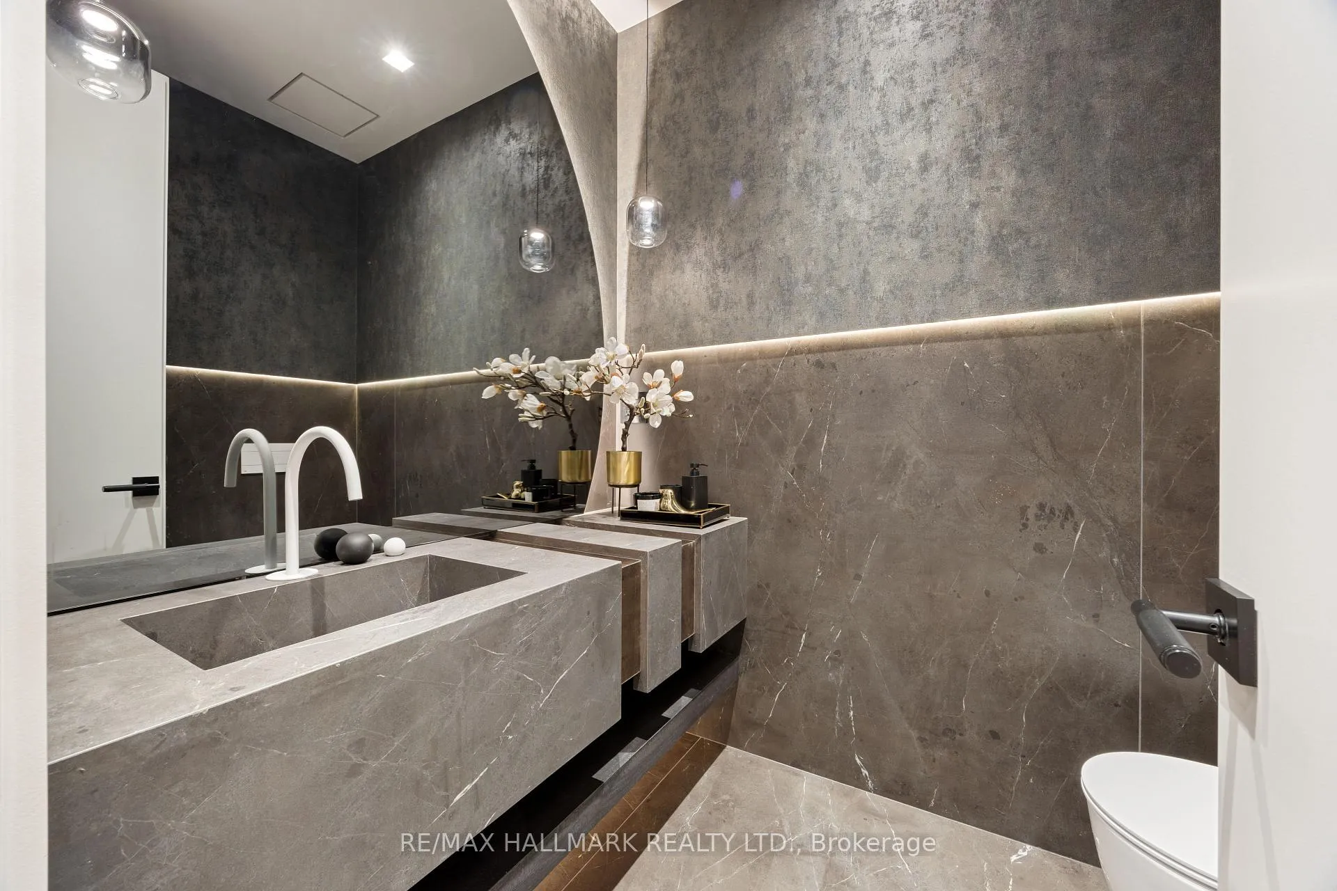 Photo 22 of 652 Bedford Park Avenue, Toronto, Bedford Park-Nortown — HOMEH