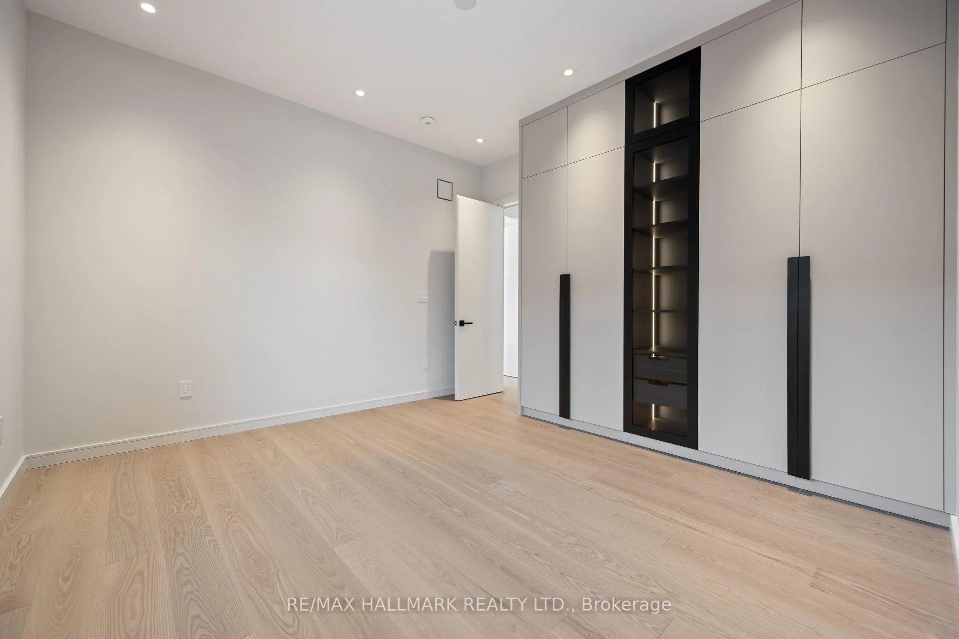 Photo 35 of 652 Bedford Park Avenue, Toronto, Bedford Park-Nortown — HOMEH