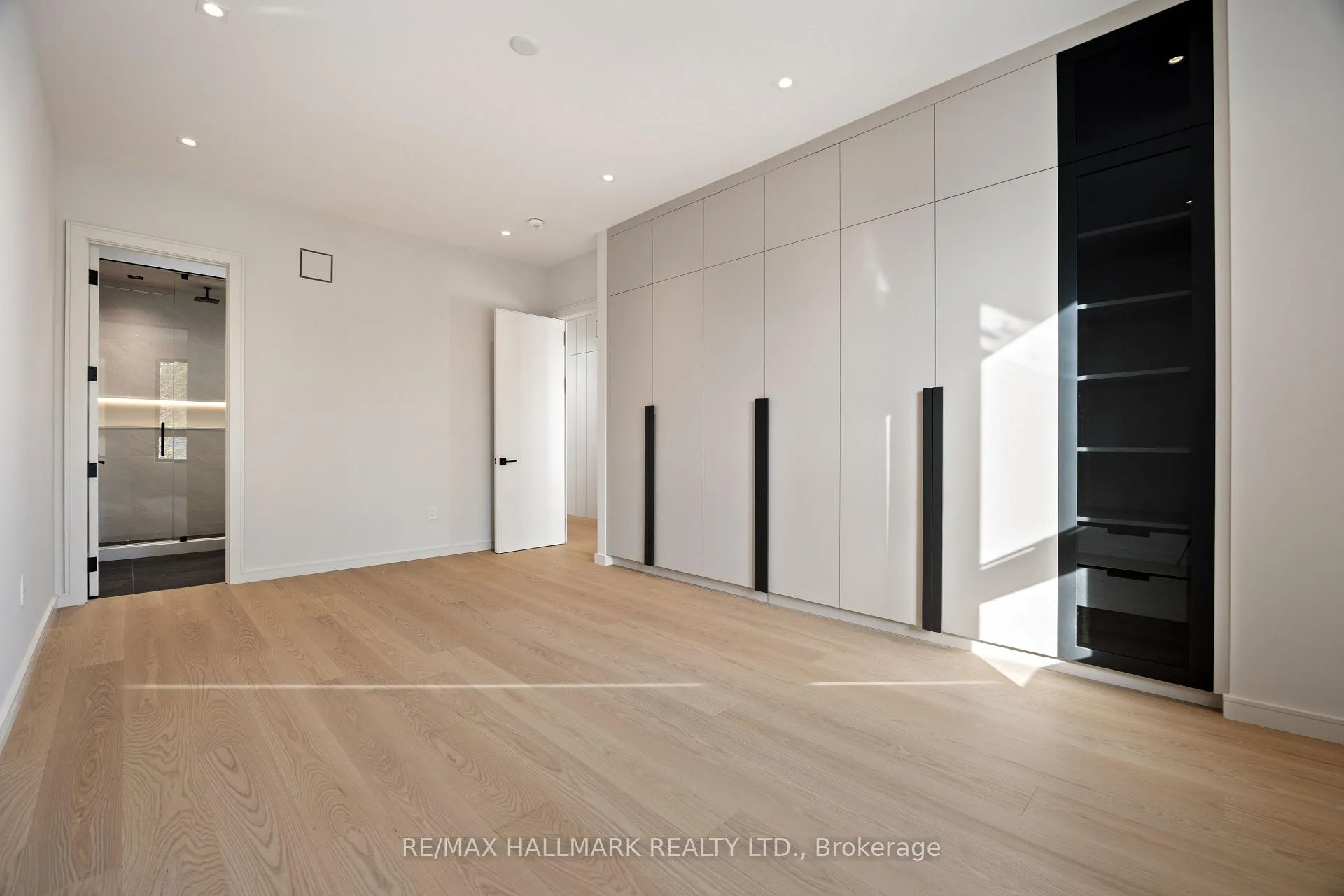 Photo 37 of 652 Bedford Park Avenue, Toronto, Bedford Park-Nortown — HOMEH