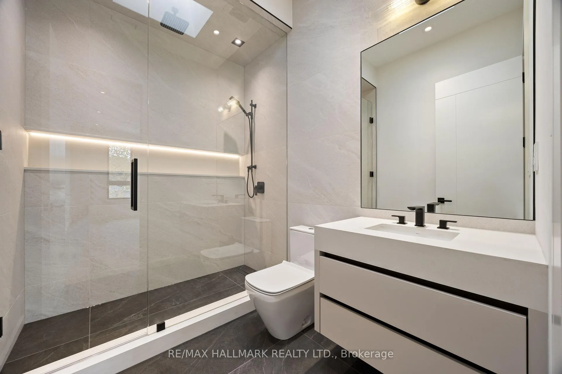 Photo 38 of 652 Bedford Park Avenue, Toronto, Bedford Park-Nortown — HOMEH