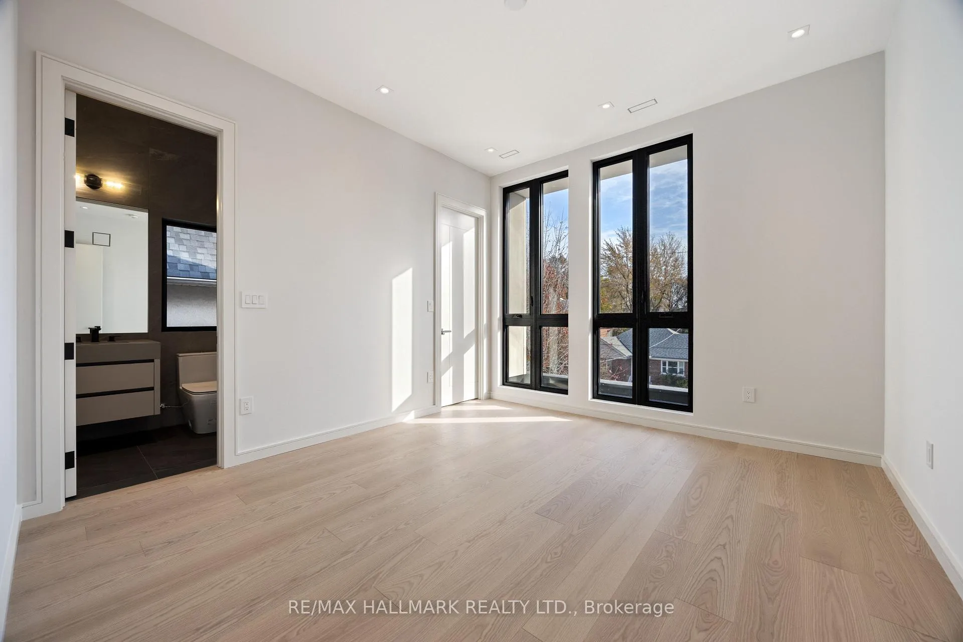 Photo 39 of 652 Bedford Park Avenue, Toronto, Bedford Park-Nortown — HOMEH