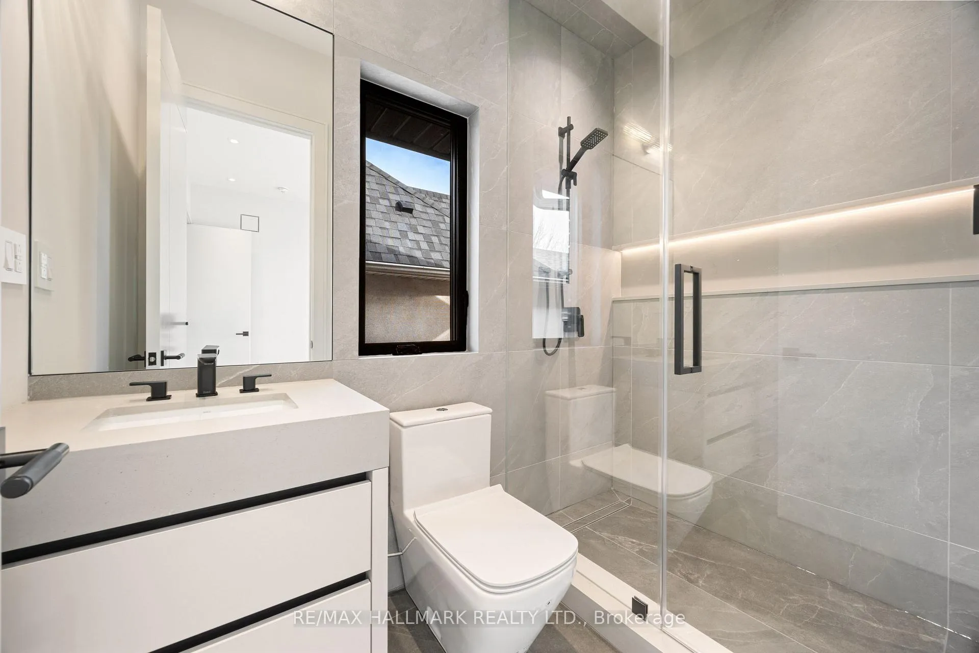 Photo 40 of 652 Bedford Park Avenue, Toronto, Bedford Park-Nortown — HOMEH