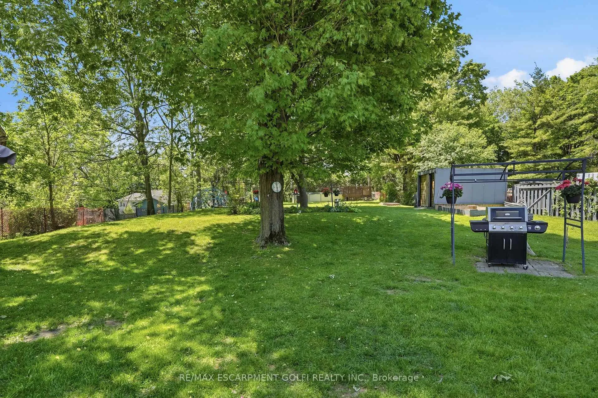 Photo 18 of 925 Highway 6 N, Hamilton, Rural Flamborough — HOMEH