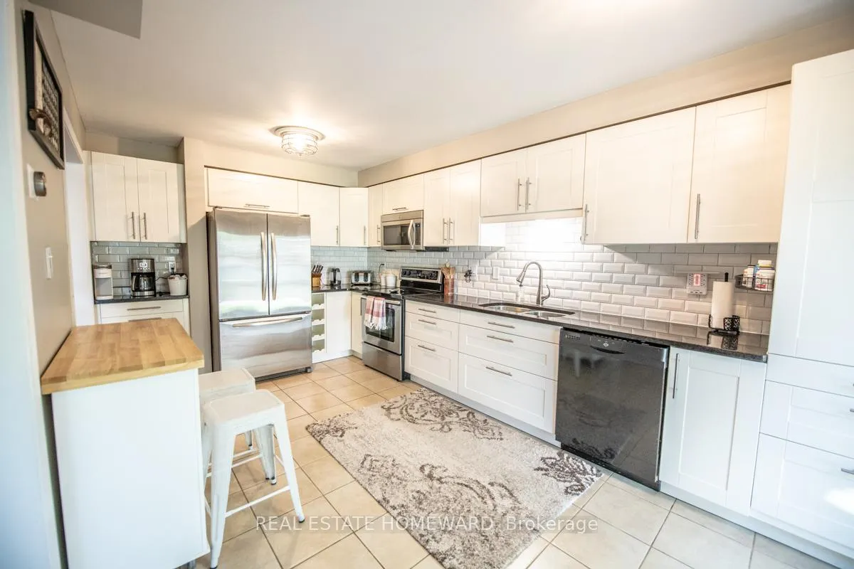 Photo 5 of 161 Hutton Place, Clarington, Bowmanville — HOMEH