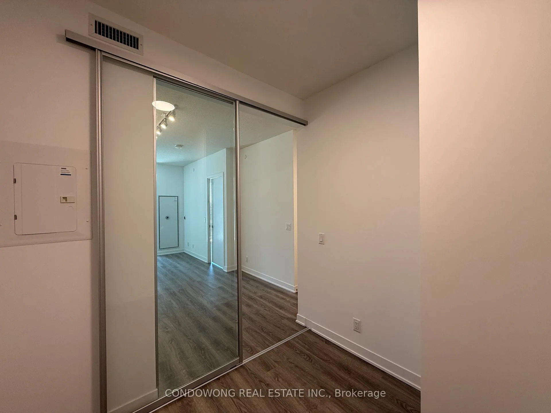 Photo 8 of Unit 1908, 180 Front Street E, Toronto, Moss Park — HOMEH