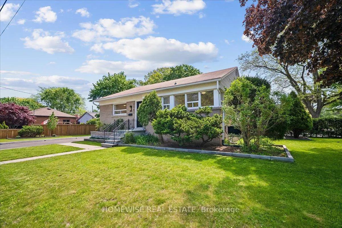Front of 2182 Courtland Drive