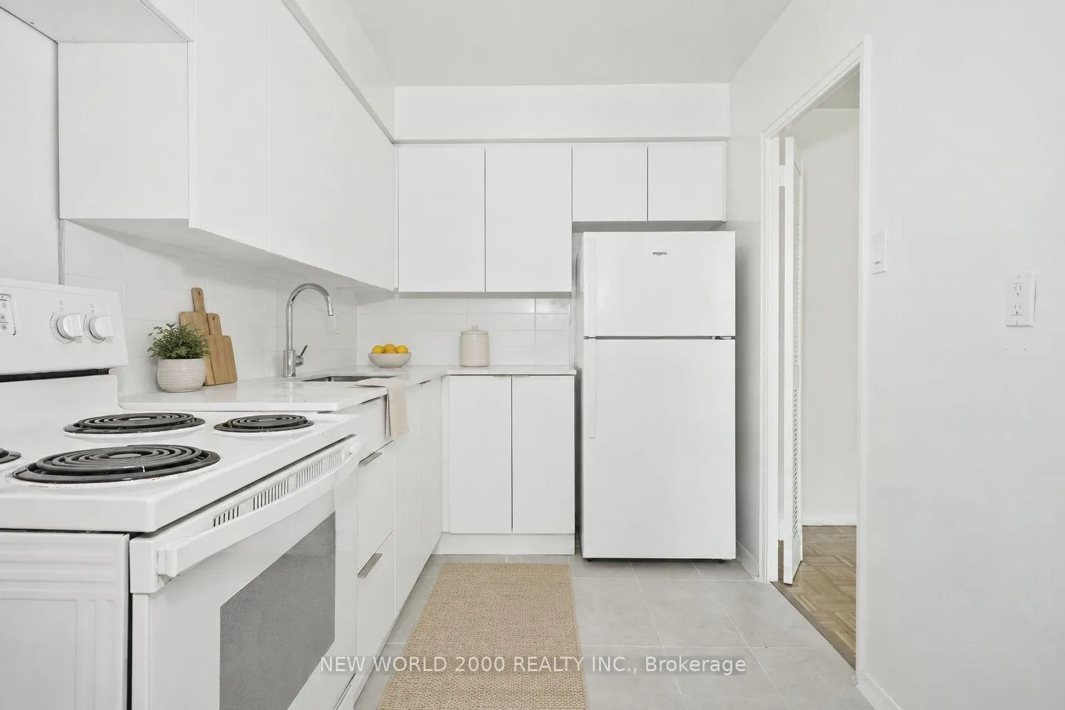 Photo 2 of Unit 308, 33 Erskine Avenue, Toronto, Mount Pleasant West — HOMEH
