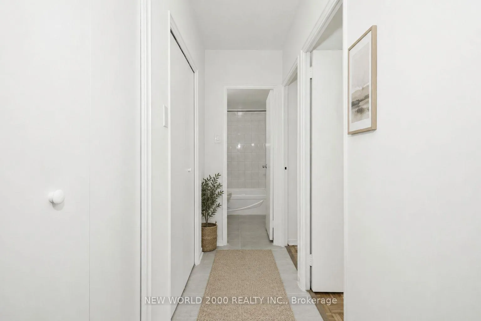 Photo 5 of Unit 308, 33 Erskine Avenue, Toronto, Mount Pleasant West — HOMEH