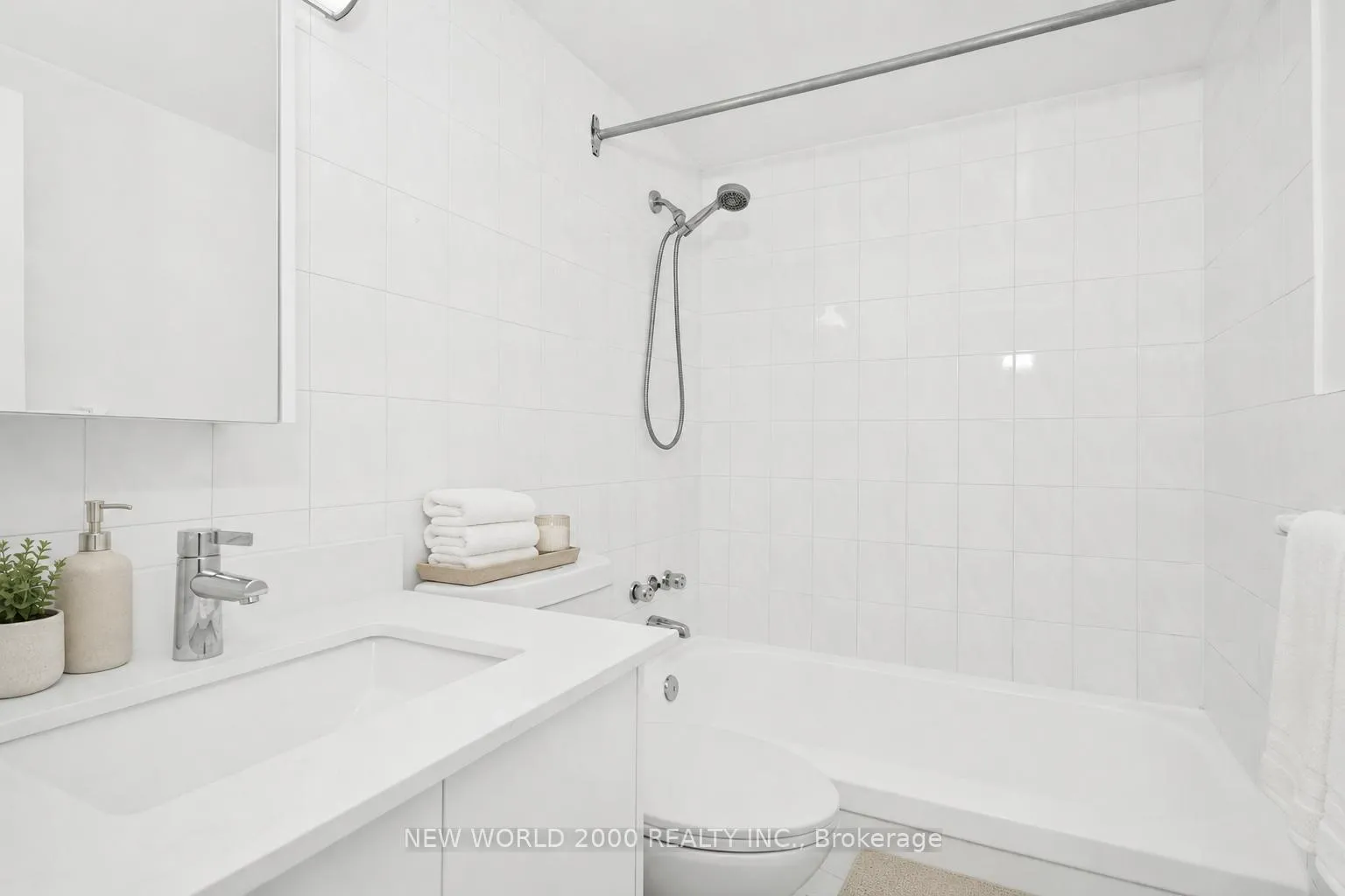 Photo 6 of Unit 308, 33 Erskine Avenue, Toronto, Mount Pleasant West — HOMEH