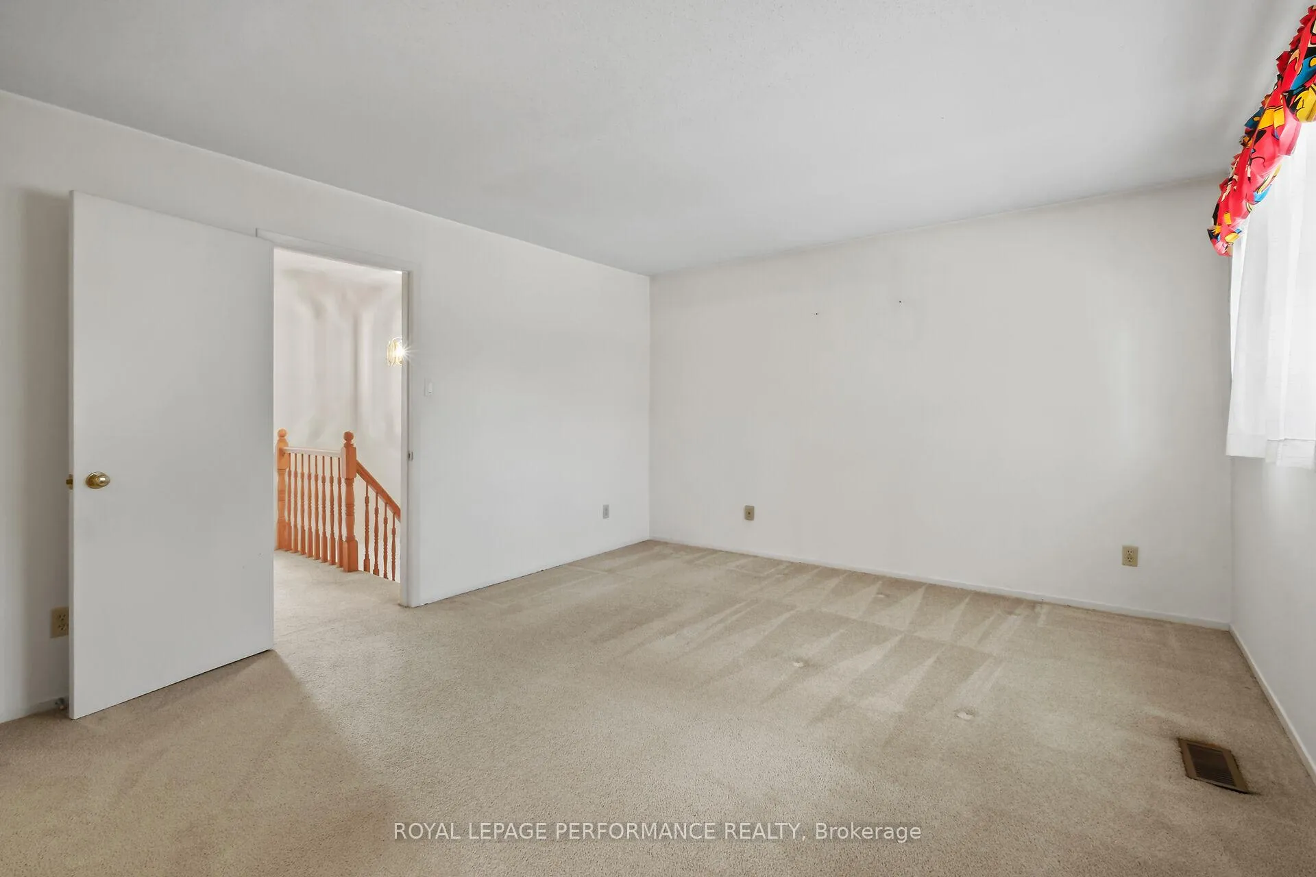 Photo 7 of 9 Saddle Crescent, Ottawa, Hunt Club Park — HOMEH