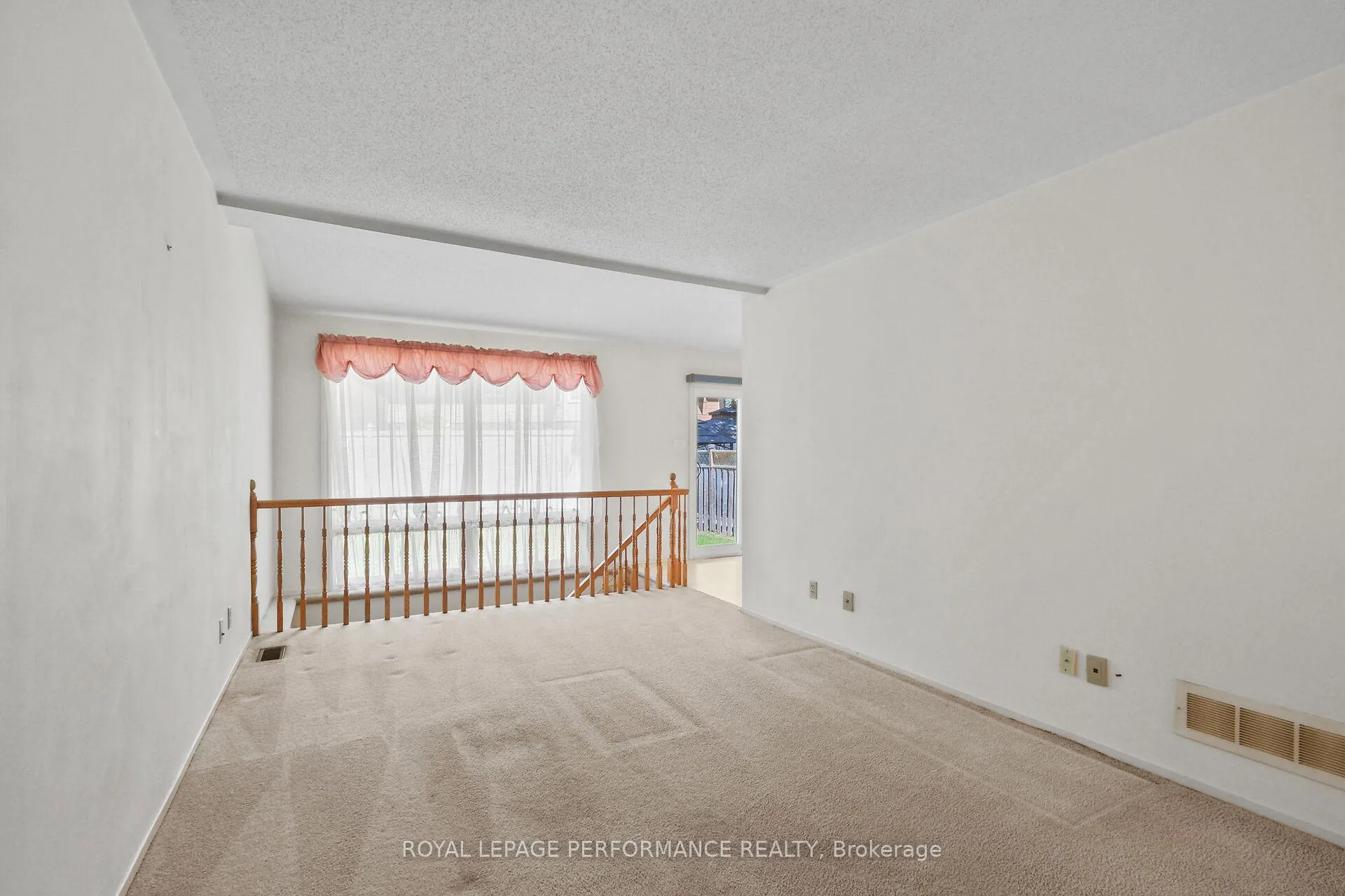 Photo 16 of 9 Saddle Crescent, Ottawa, Hunt Club Park — HOMEH