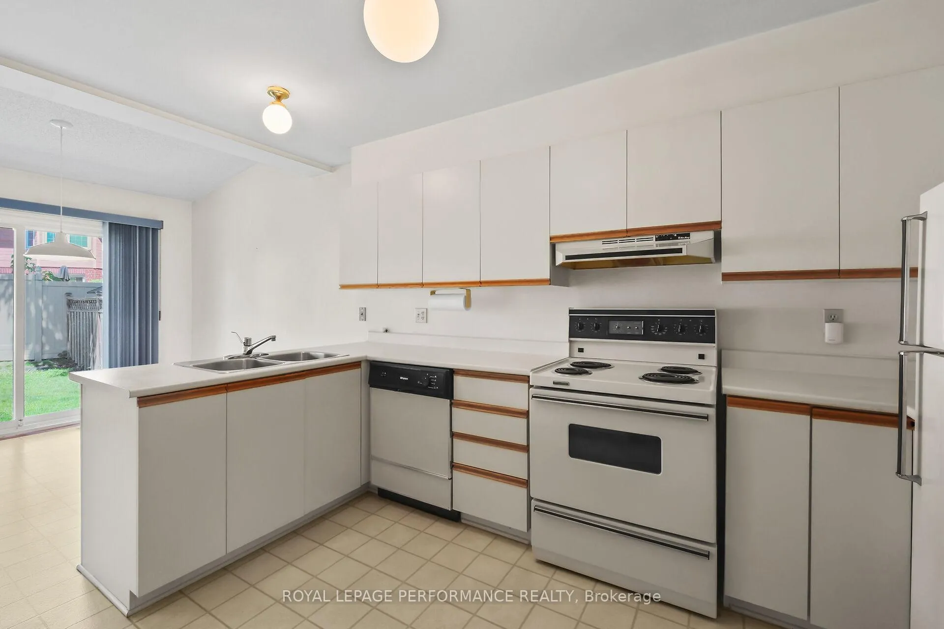Photo 22 of 9 Saddle Crescent, Ottawa, Hunt Club Park — HOMEH