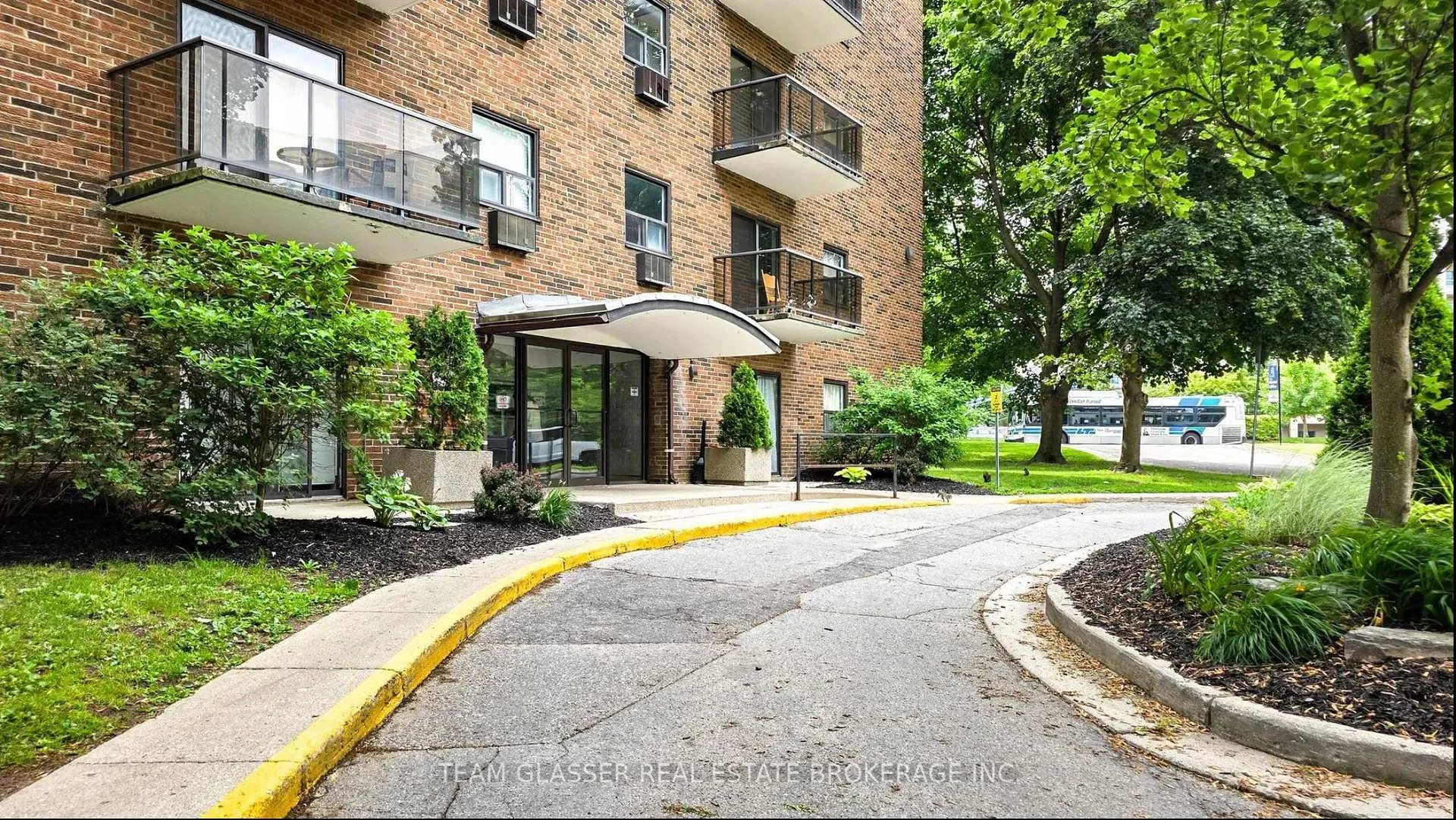 Front of Unit 604, 530 Proudfoot Lane