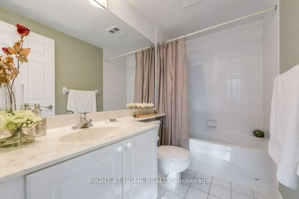 Photo 11 of Unit 553, 36 Stadium Road, Toronto, Niagara — HOMEH